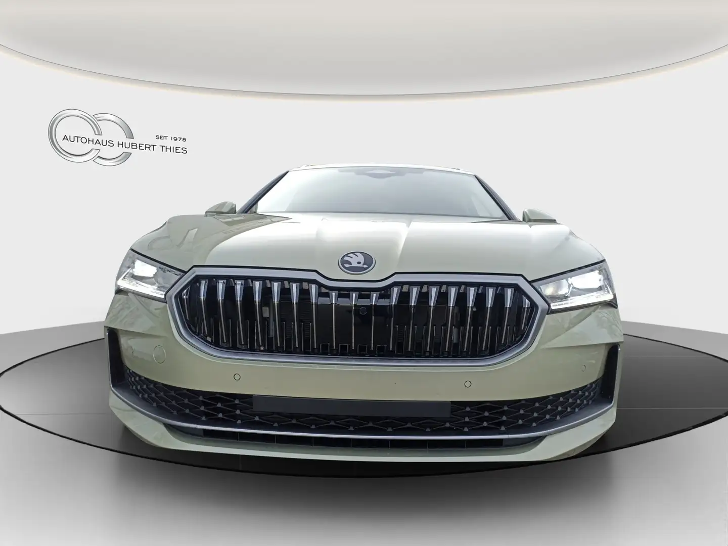 Skoda Superb Combi 2.0 TDI Selection DSG AHK+ASSISTENTEN+NAVI+L Gelb - 2