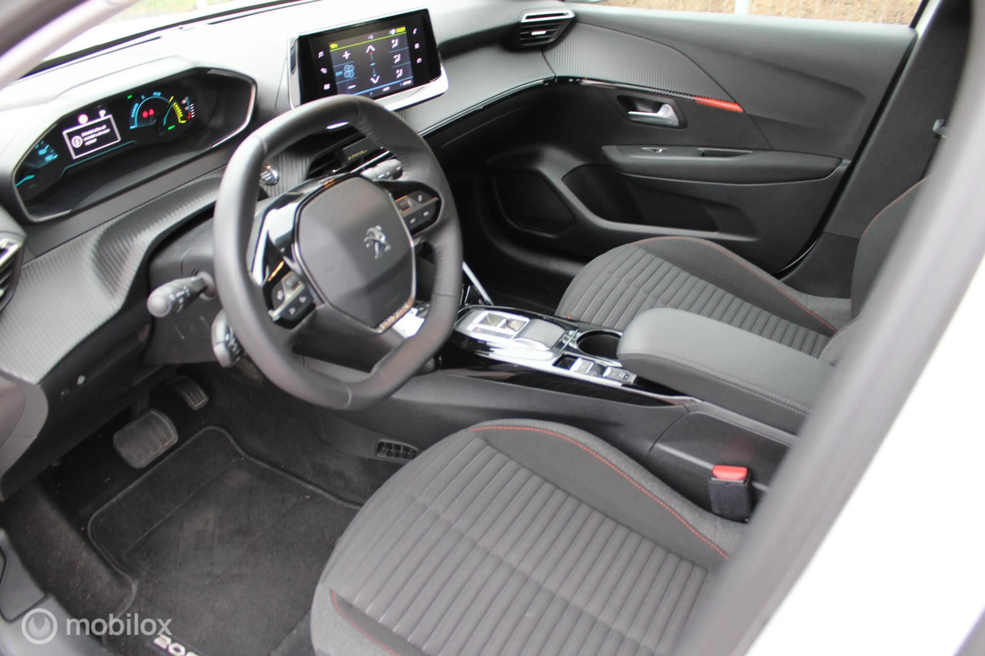 Peugeot e-208 EV Active Pack 50 kWh, Navi/app connect, Led verli — photo 8