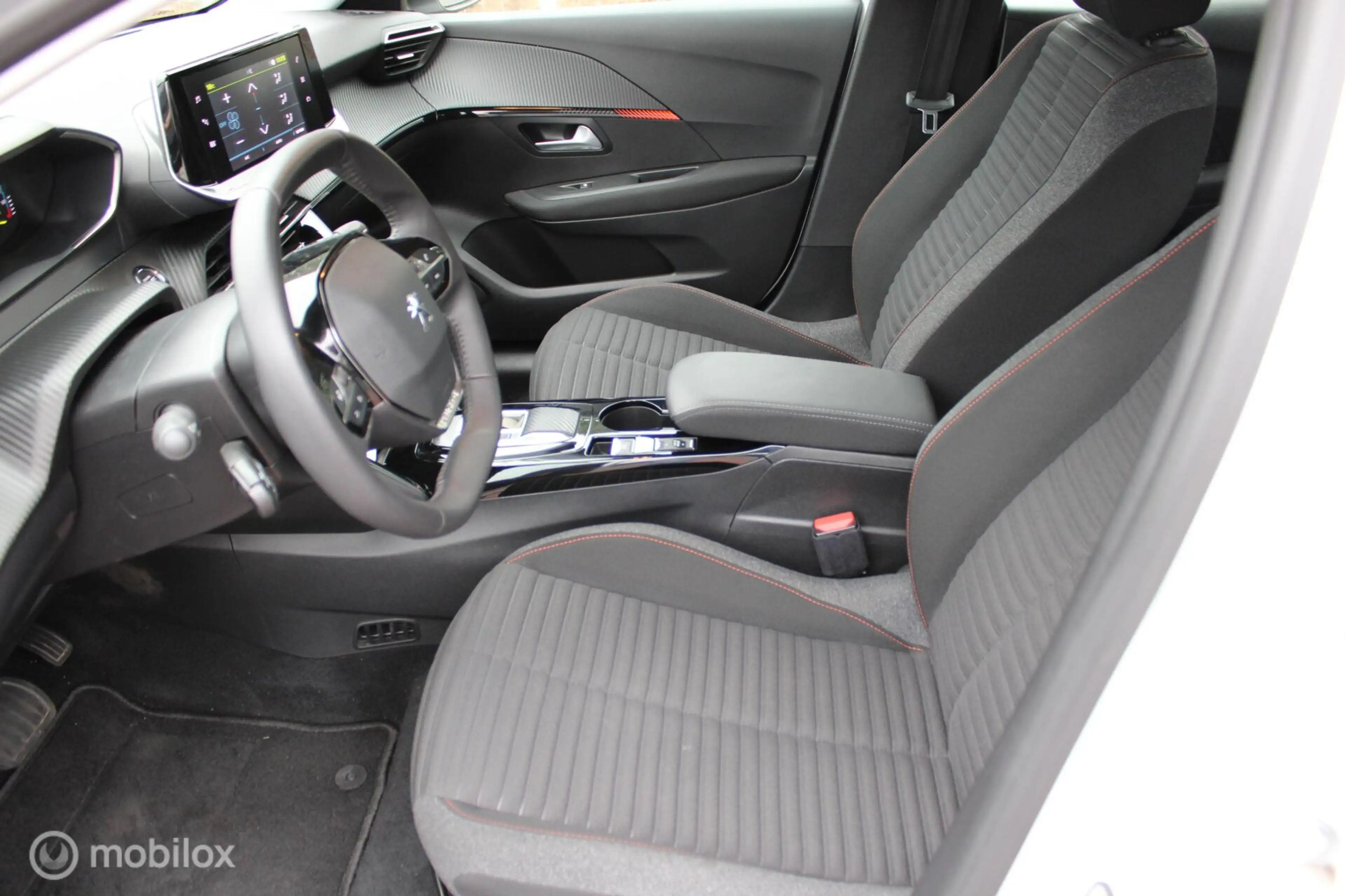 Peugeot e-208 EV Active Pack 50 kWh, Navi/app connect, Led verli — photo 6