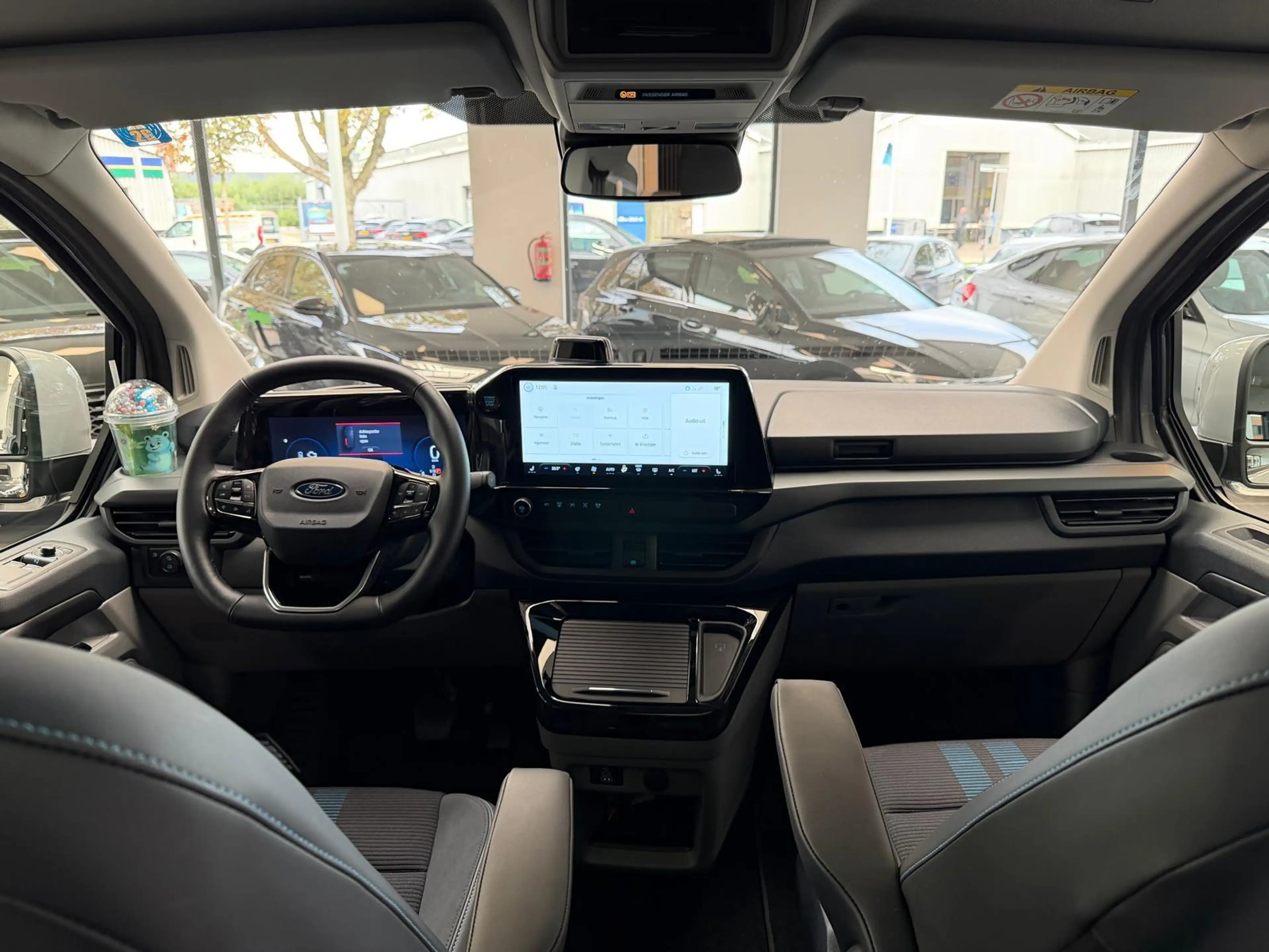 Ford Tourneo Connect Titanium PHEV L2 8p / Panorama / memory / led / ca — photo 11