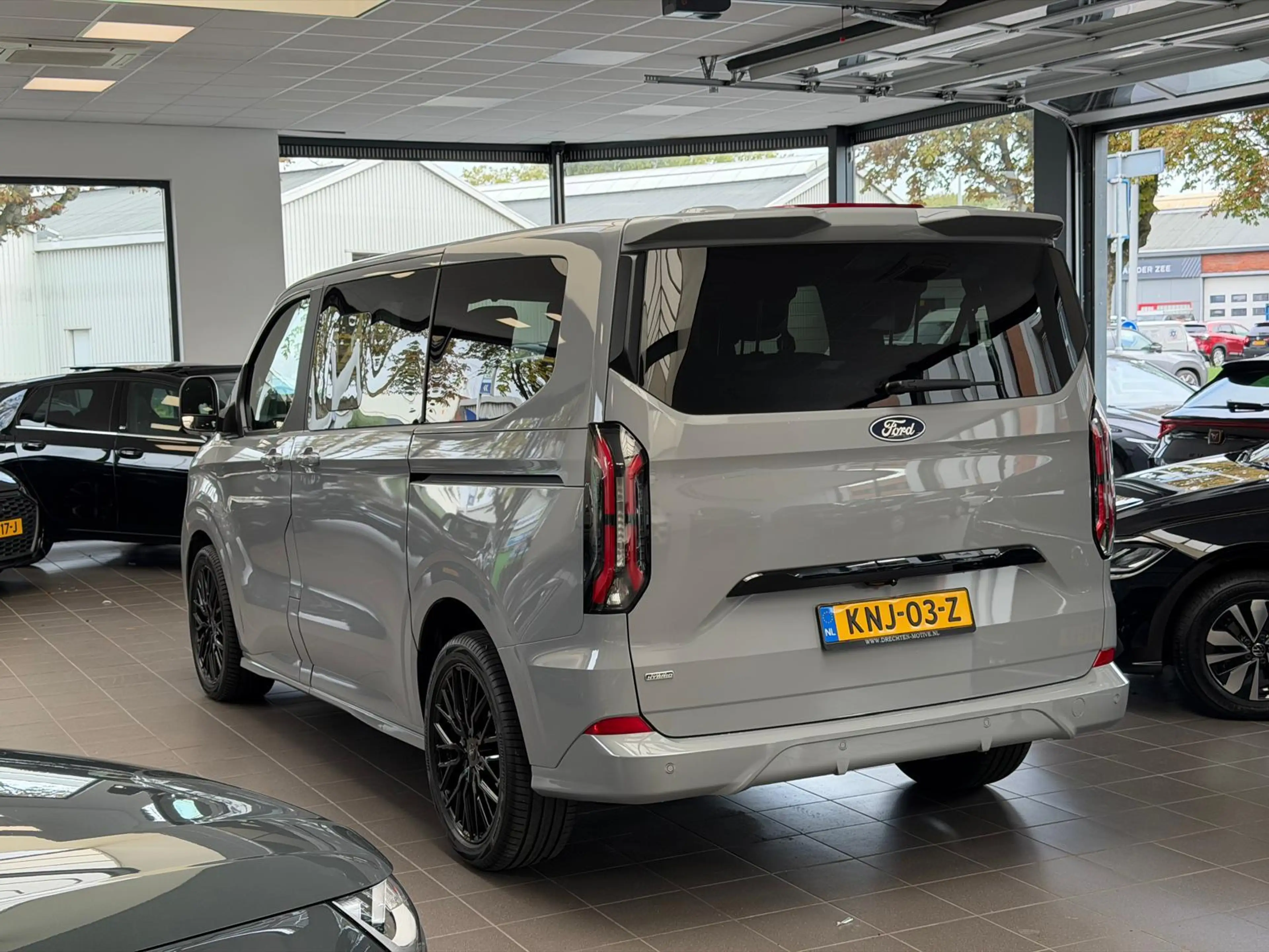 Ford Tourneo Connect Titanium PHEV L2 8p / Panorama / memory / led / ca — photo 9