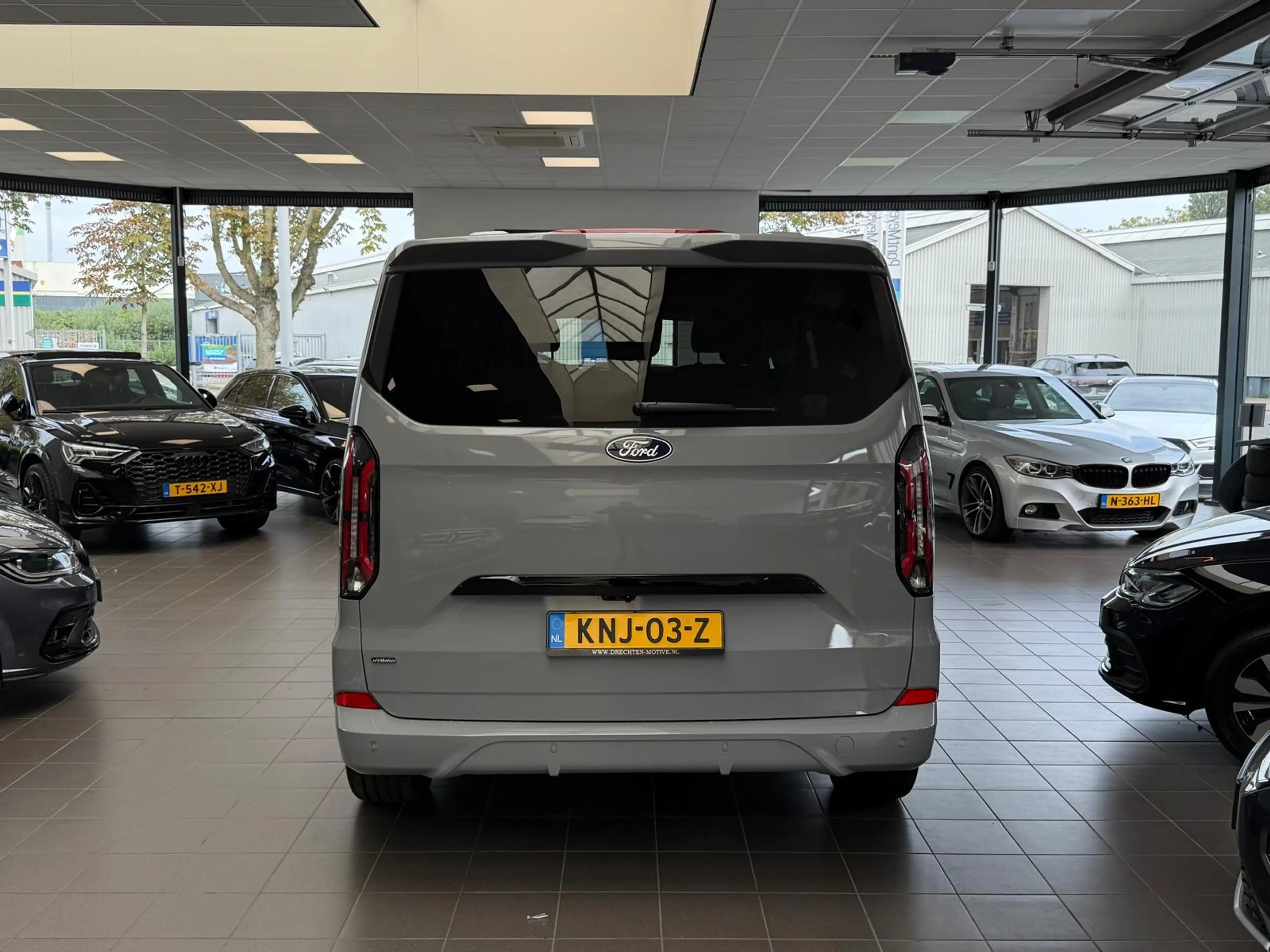 Ford Tourneo Connect Titanium PHEV L2 8p / Panorama / memory / led / ca — photo 8