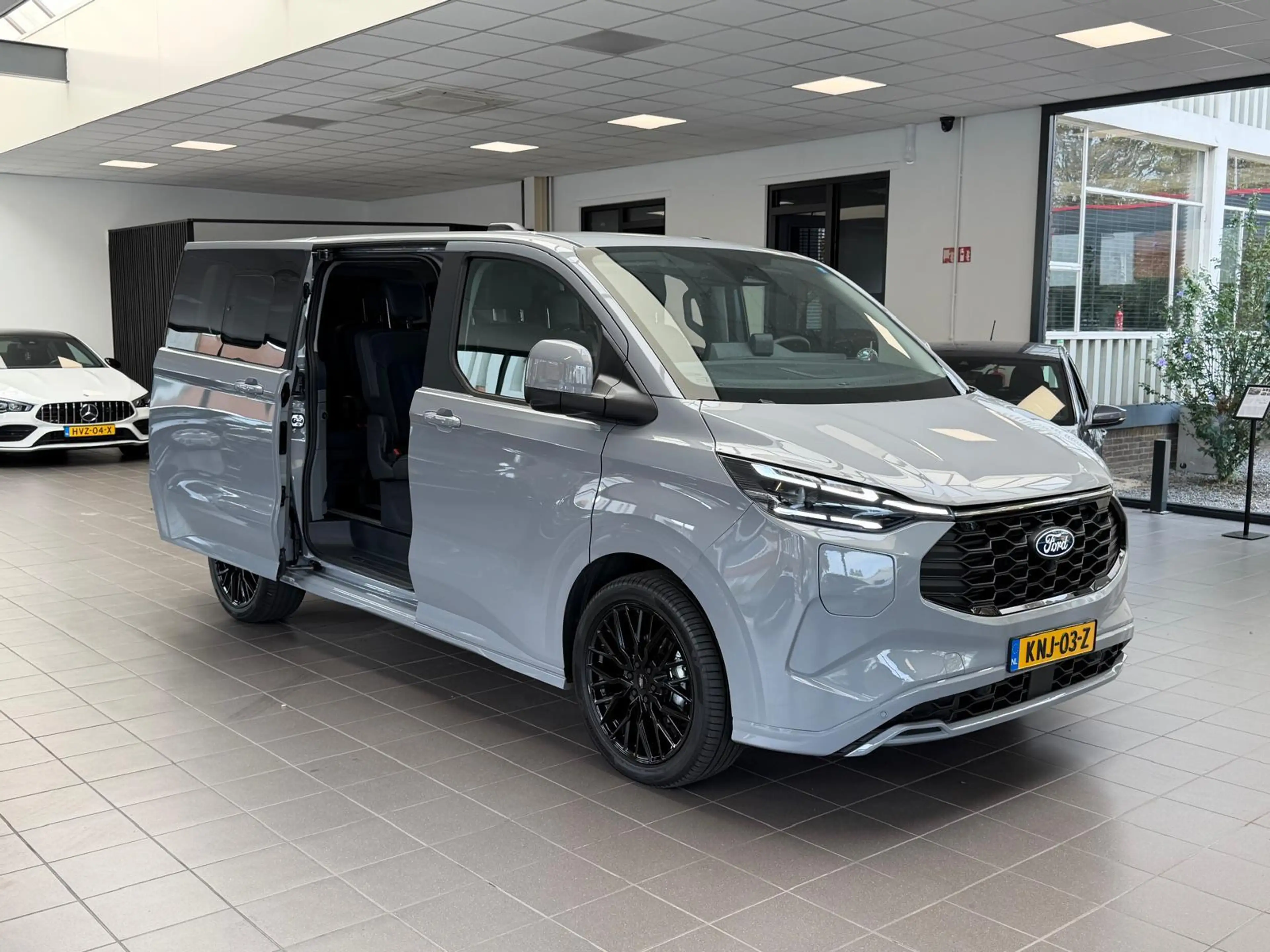 Ford Tourneo Connect Titanium PHEV L2 8p / Panorama / memory / led / ca — photo 6