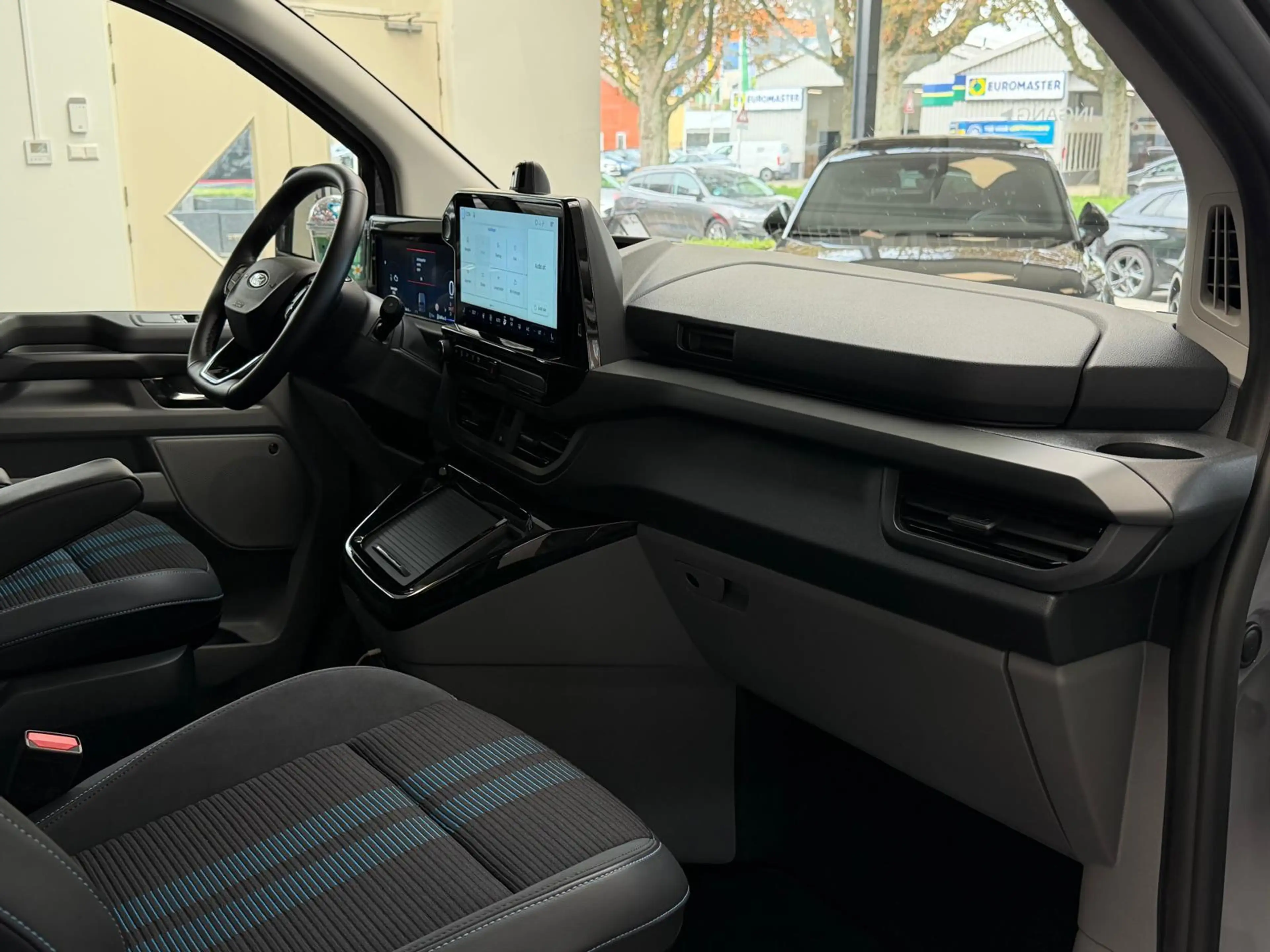 Ford Tourneo Connect Titanium PHEV L2 8p / Panorama / memory / led / ca — photo 12