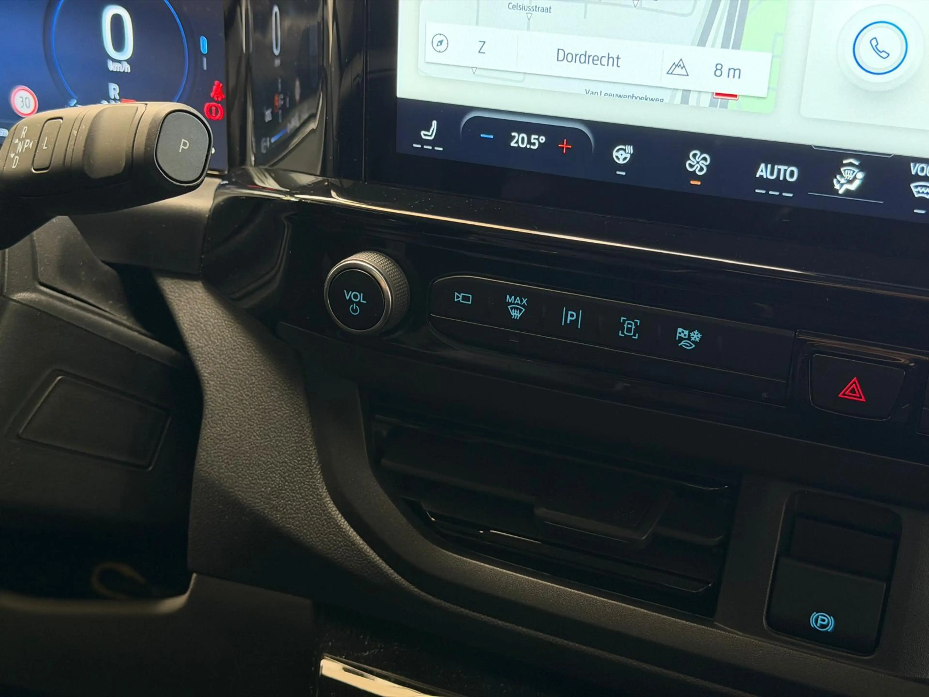 Ford Tourneo Connect Titanium PHEV L2 8p / Panorama / memory / led / ca — photo 30