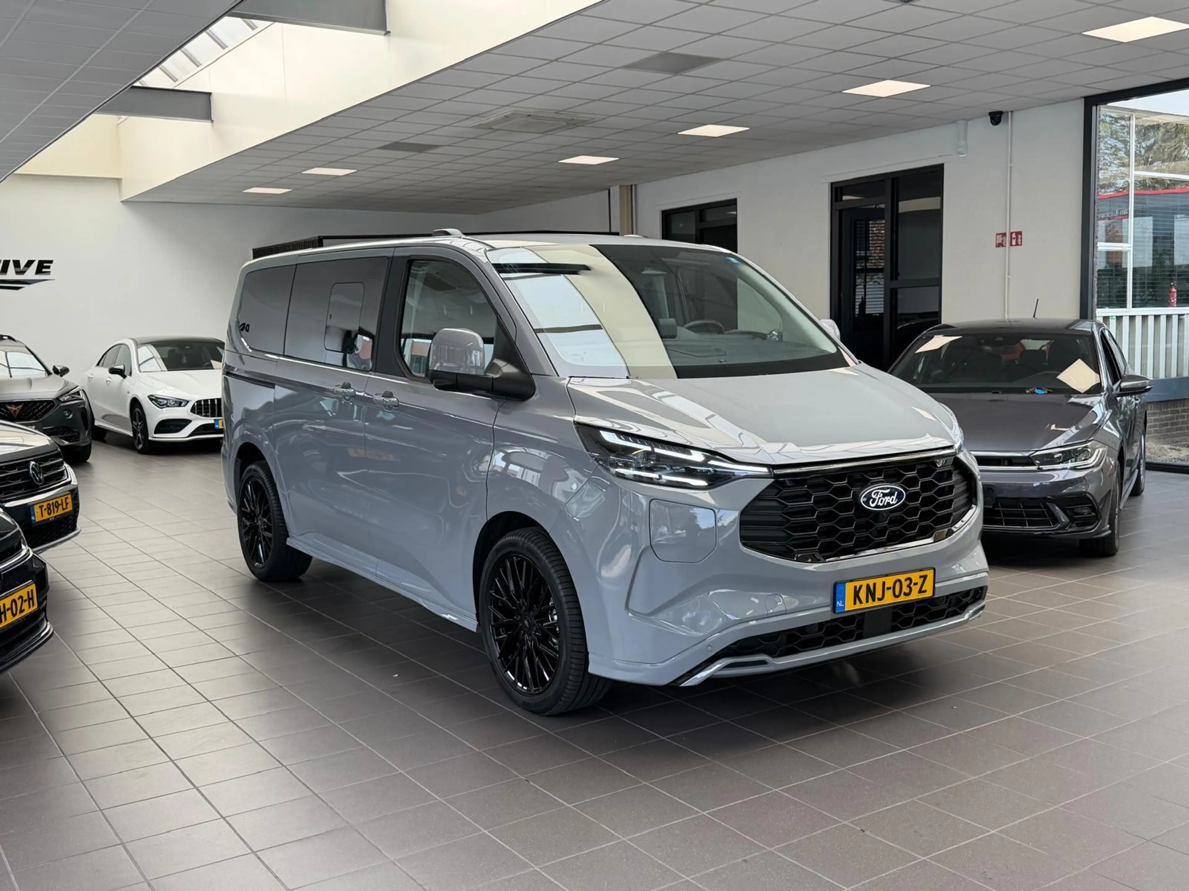 Ford Tourneo Connect Titanium PHEV L2 8p / Panorama / memory / led / ca — photo 4