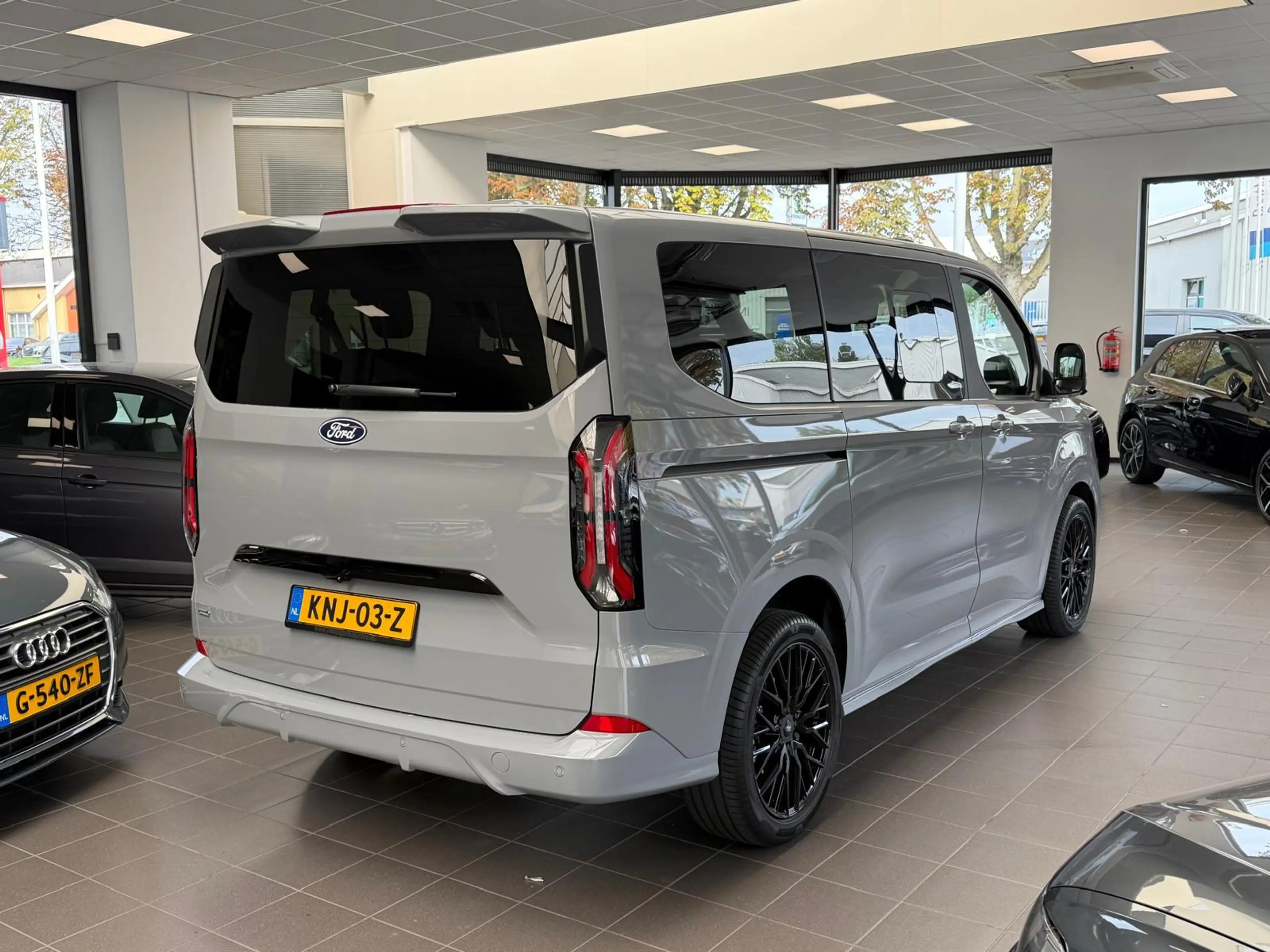 Ford Tourneo Connect Titanium PHEV L2 8p / Panorama / memory / led / ca — photo 5
