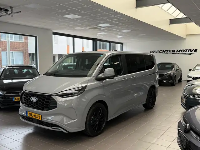 Ford Tourneo Connect Titanium PHEV L2 8p / Panorama / memory / led / ca