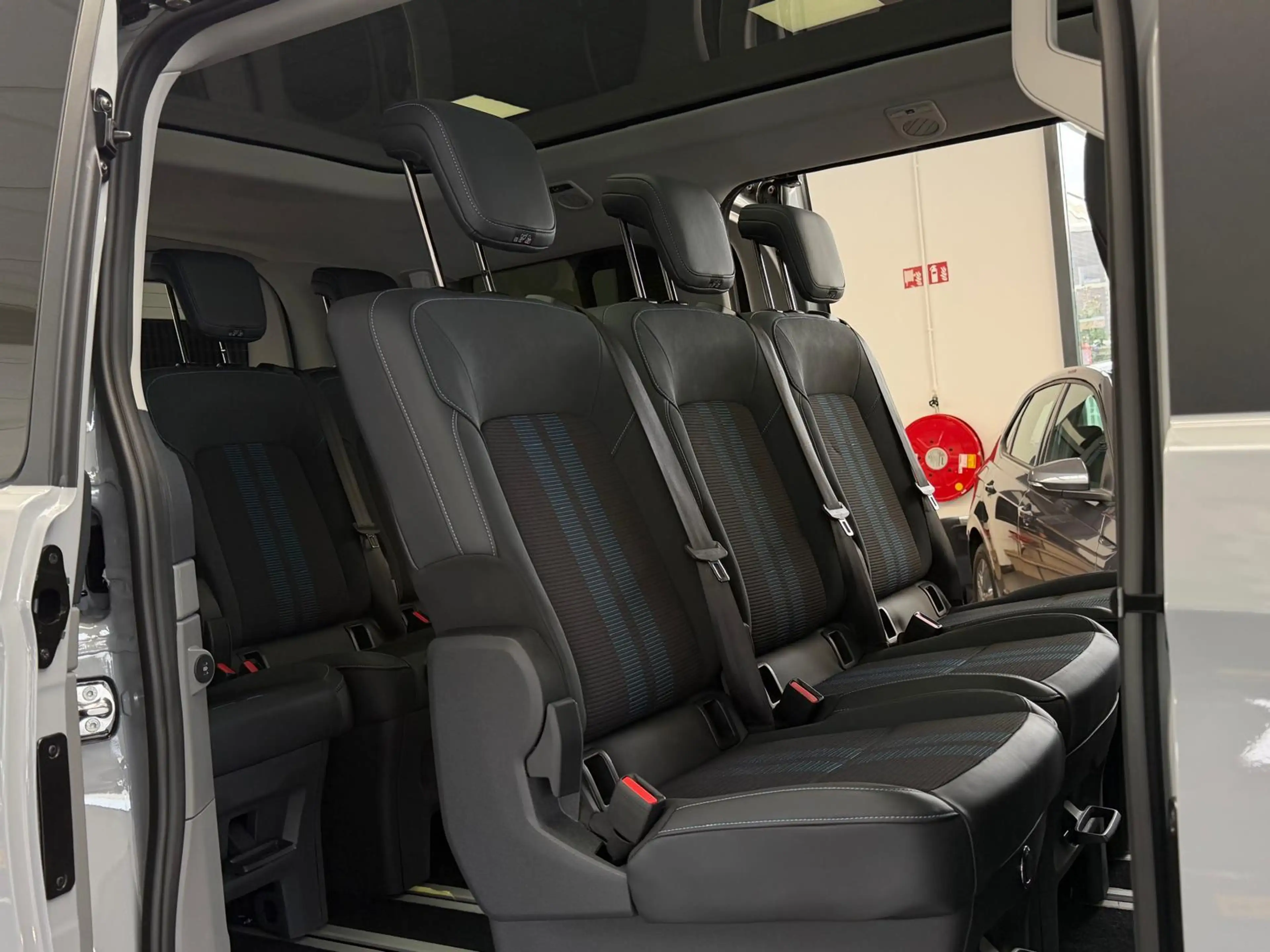 Ford Tourneo Connect Titanium PHEV L2 8p / Panorama / memory / led / ca — photo 17