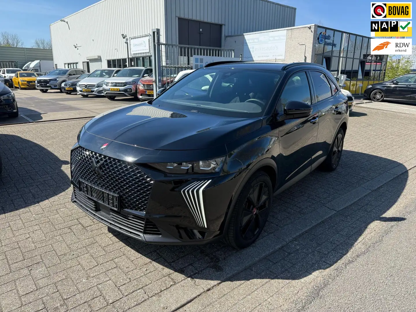 DS Automobiles DS 7 E-Tense 225 Performance Line, Navi, 12 mnd Garanti Schwarz - 1