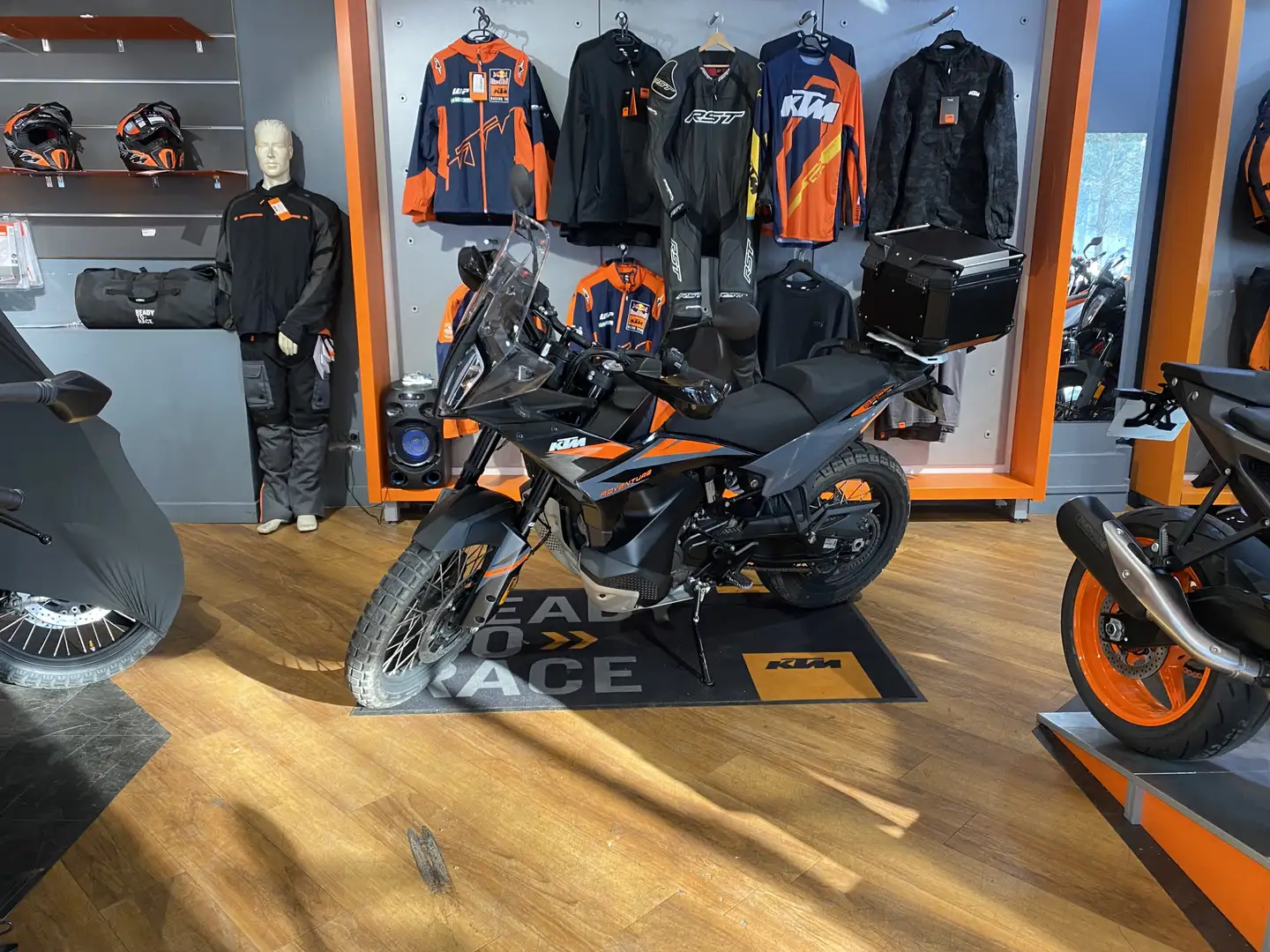 KTM 890 Adventure Noir - 2