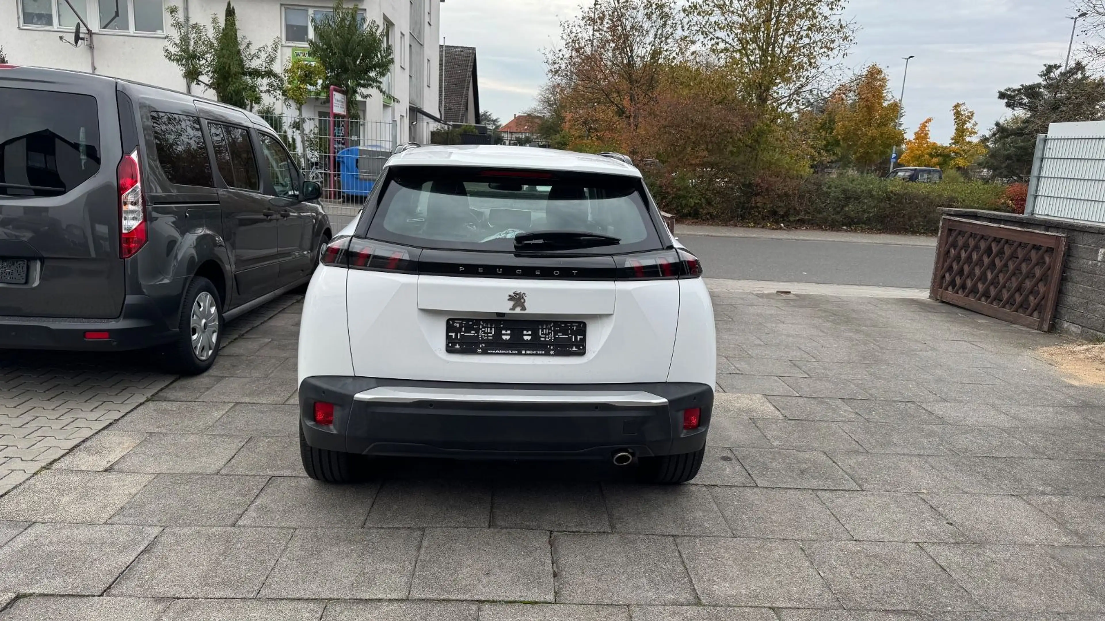 Peugeot 2008 HDi NAVI LEDER KAMER ACC AHK TEMP SITZH PDC — photo 6