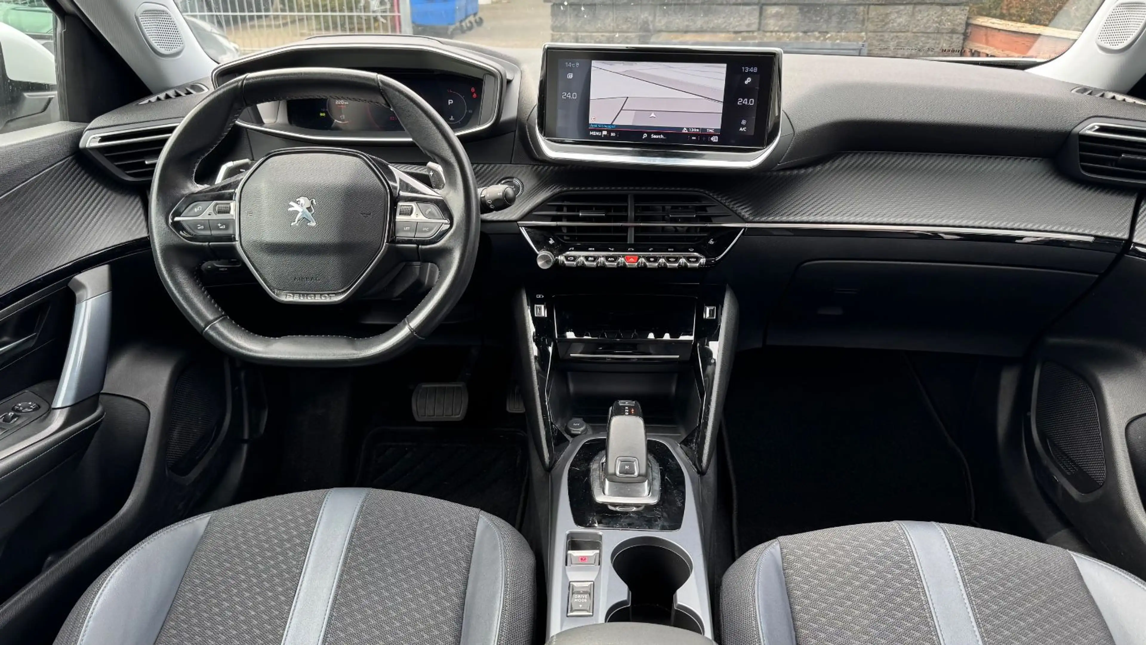 Peugeot 2008 HDi NAVI LEDER KAMER ACC AHK TEMP SITZH PDC — photo 3