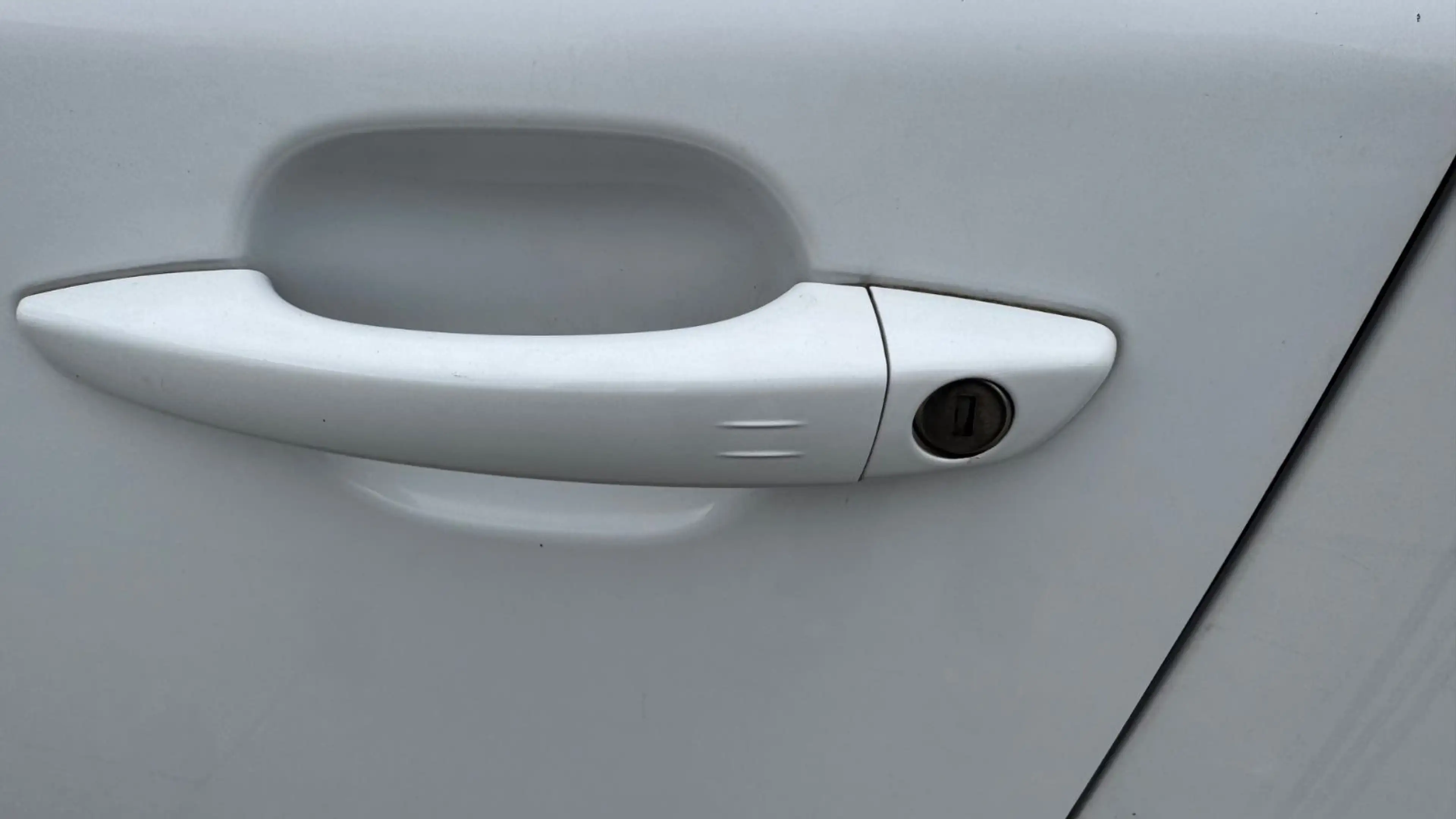 Peugeot 2008 HDi NAVI LEDER KAMER ACC AHK TEMP SITZH PDC — photo 11
