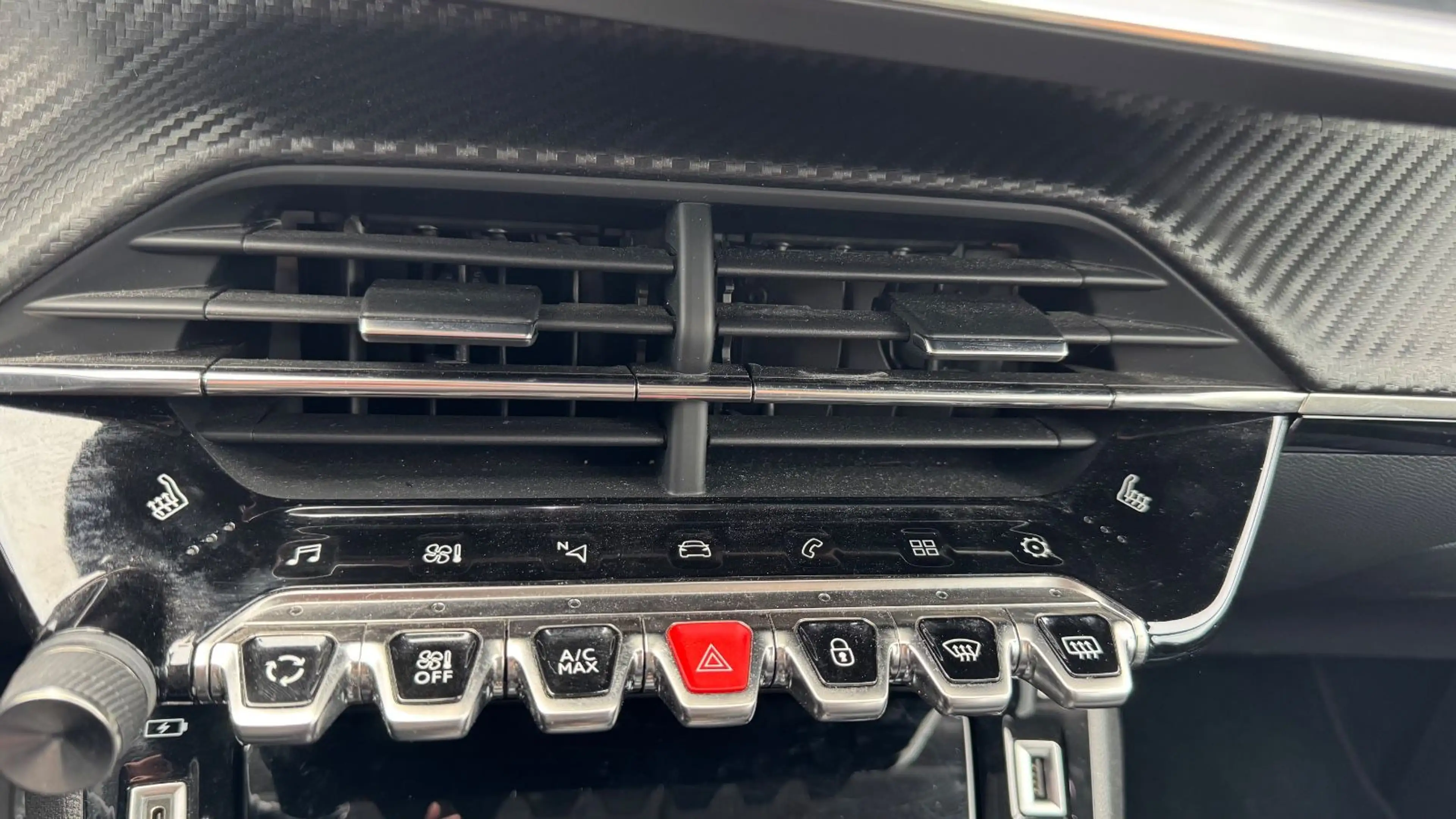 Peugeot 2008 HDi NAVI LEDER KAMER ACC AHK TEMP SITZH PDC — photo 9