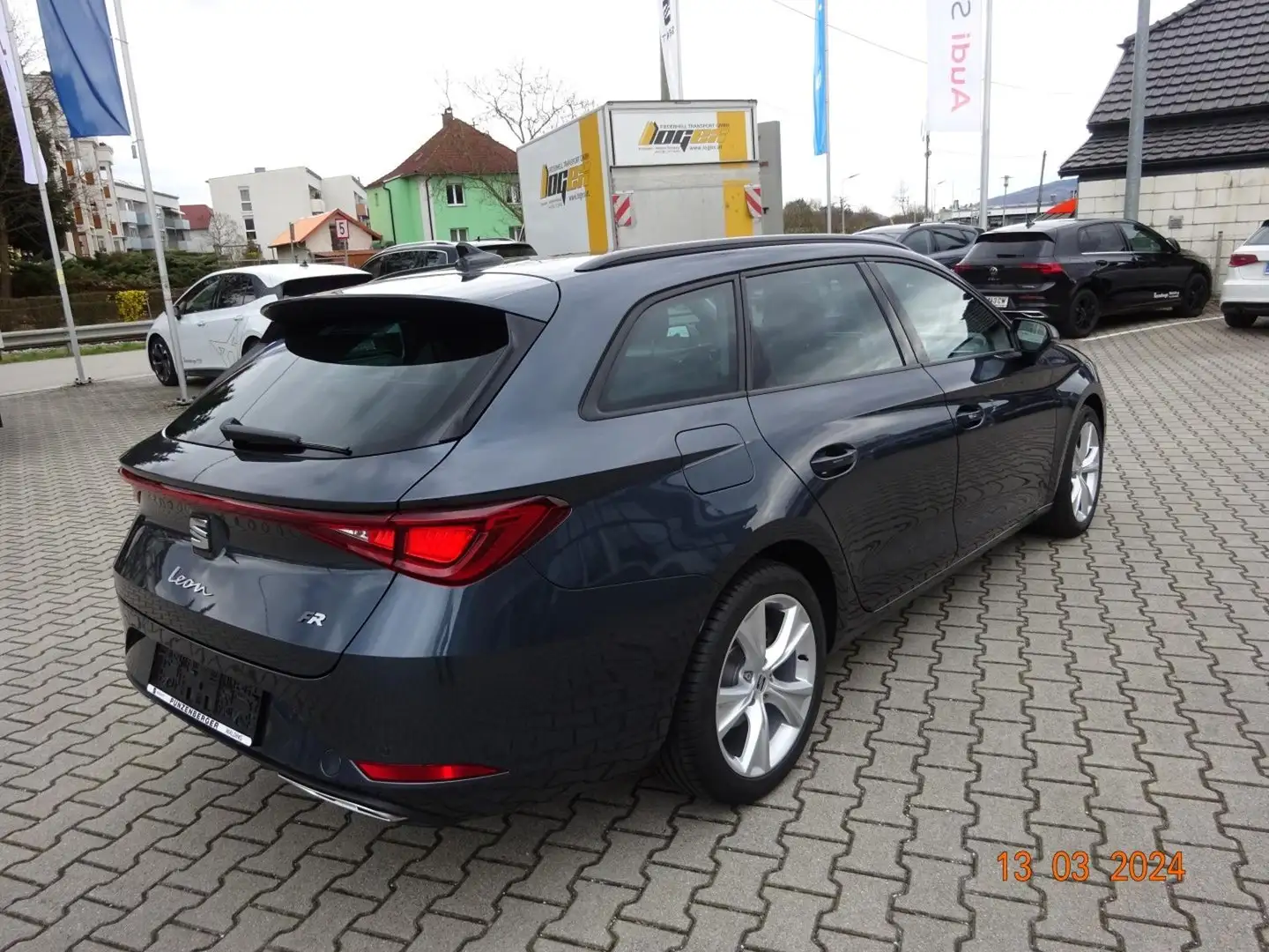 SEAT Leon FR 1.0 eTSI DSG 110 PS Grau - 2