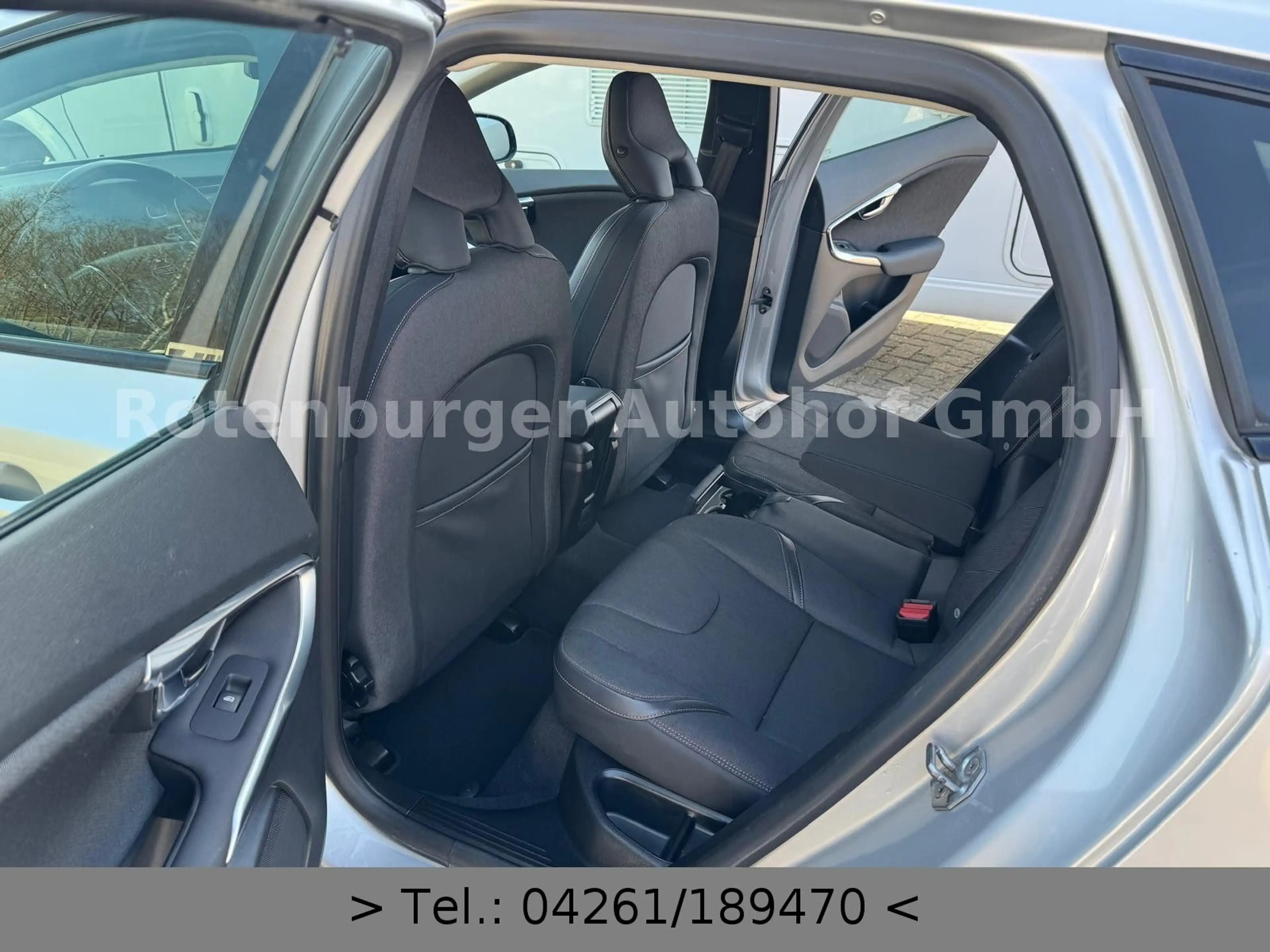Volvo V40 Cross Country V40*D2*CROSS*COUNTRY*MOMENTUM*NAVI*AHK*TÜV NEU* — photo 10