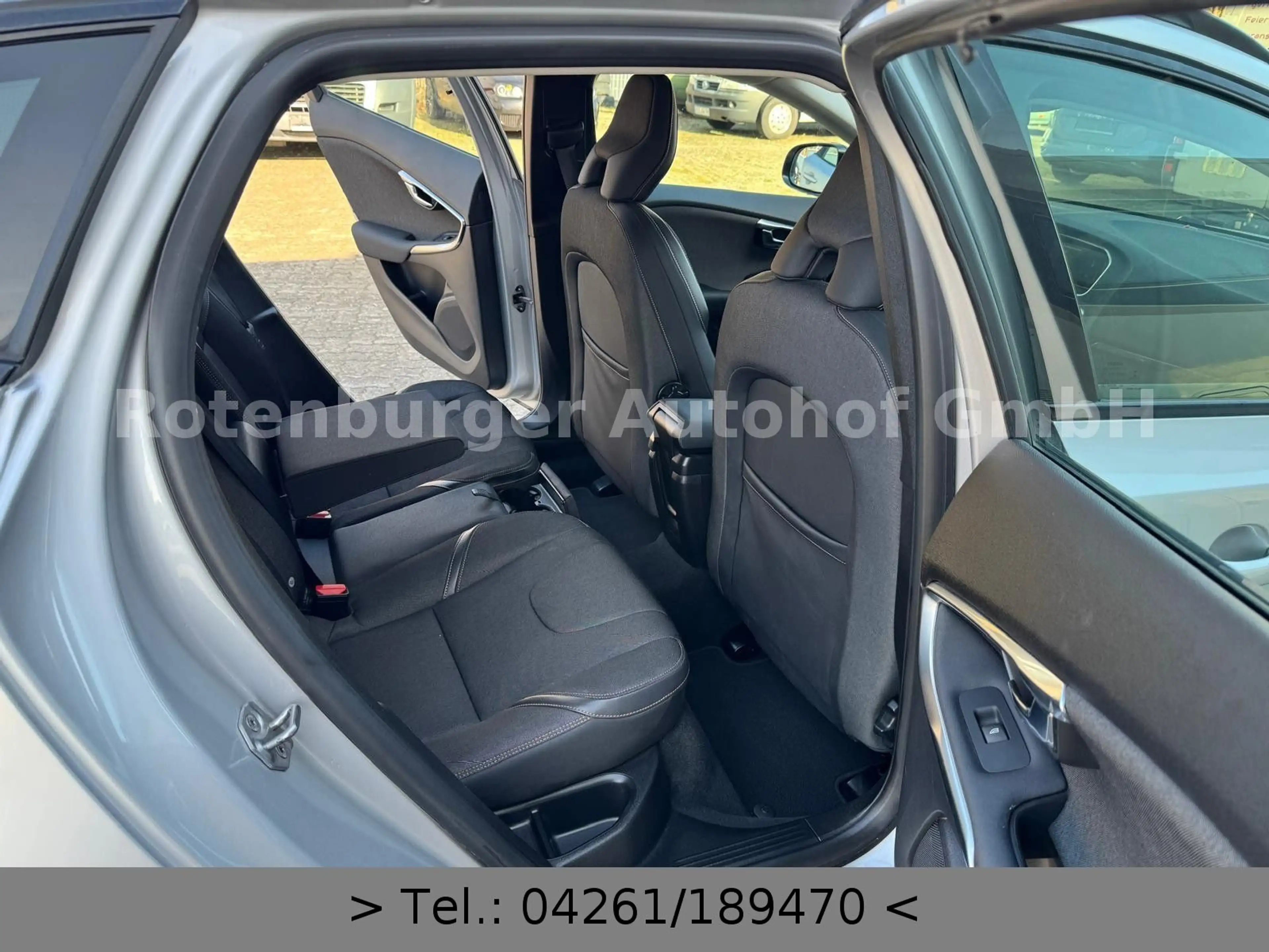 Volvo V40 Cross Country V40*D2*CROSS*COUNTRY*MOMENTUM*NAVI*AHK*TÜV NEU* — photo 11