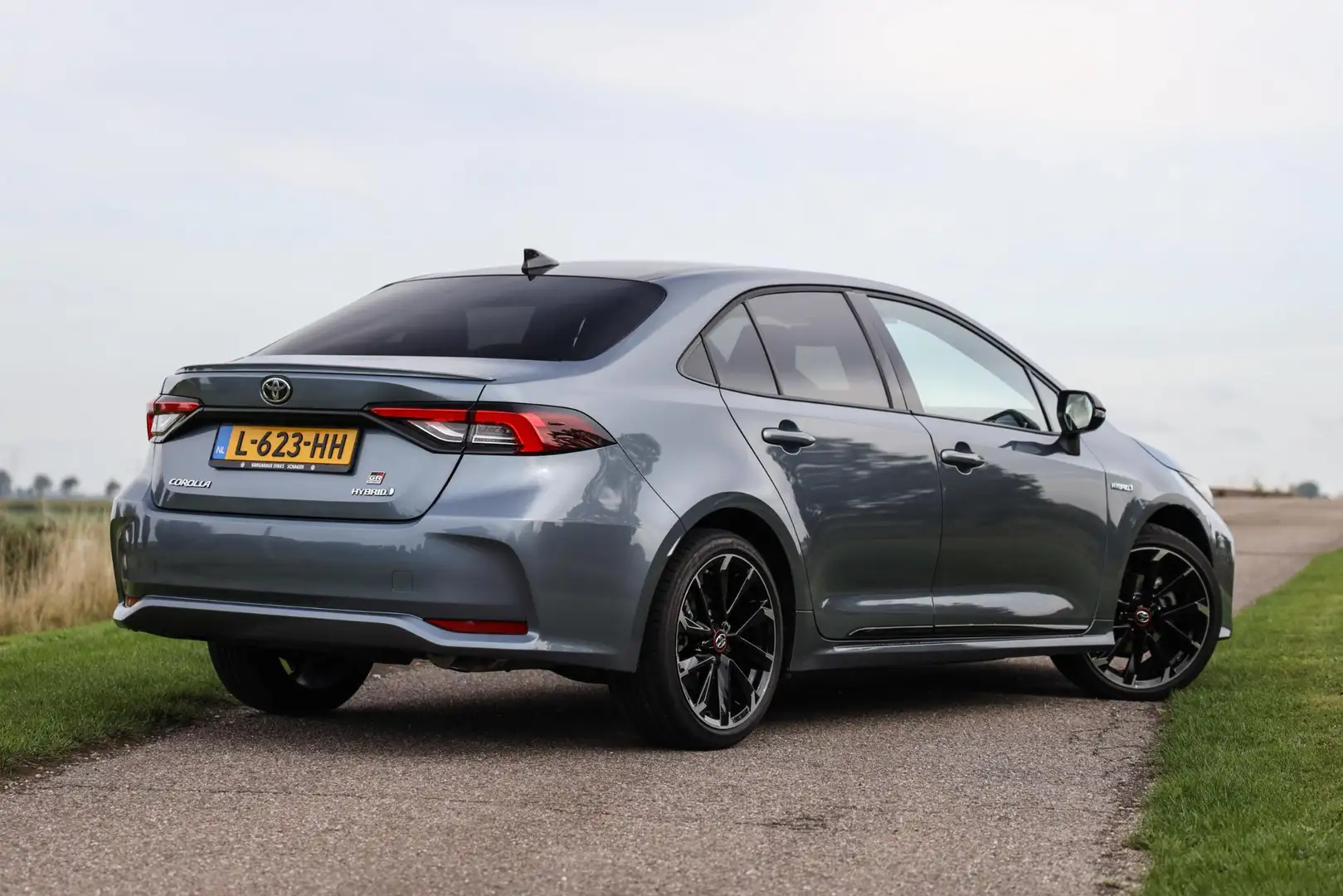 Toyota Corolla 1.8 Hybrid GR-Sport ✅ LED ✅ Keyless ✅ Camera Gris - 2