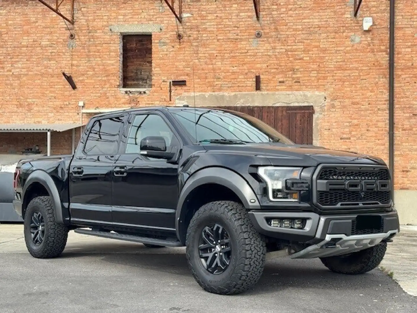 Ford F 150 RAPTOR SUPER CREW CAB Чорний - 2