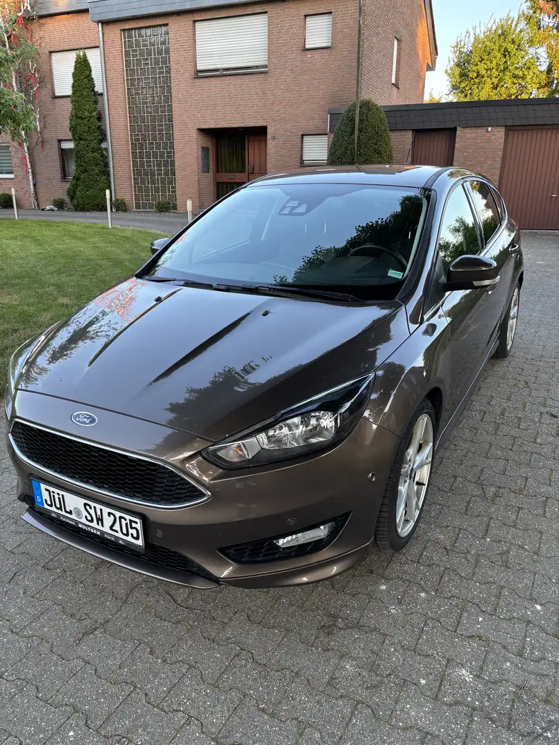 Ford Focus Titanium Braun - 2