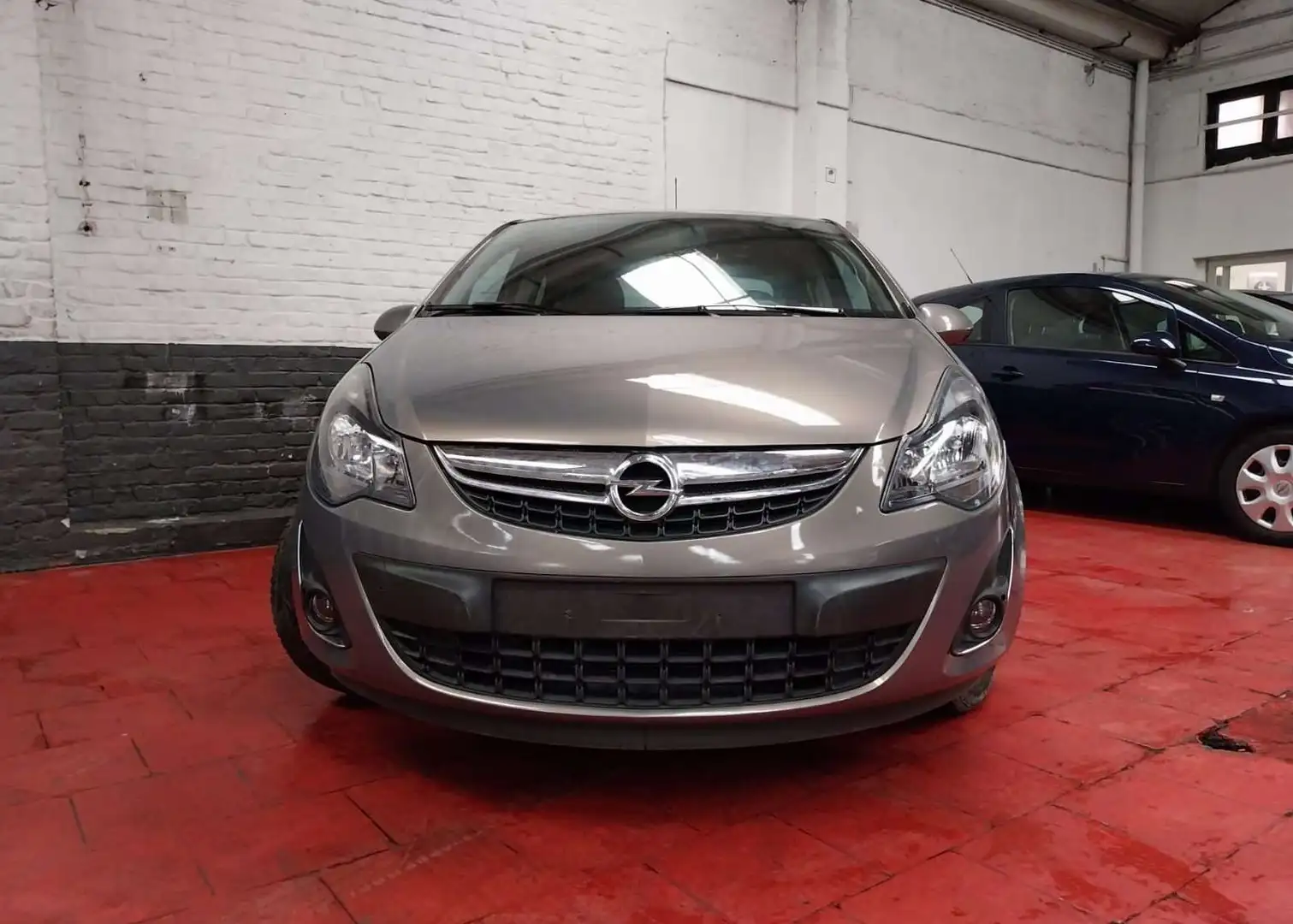 Opel Corsa 1.2i Enjoy Easytronic * A/C * 198 x 48 mois * Brun - 2
