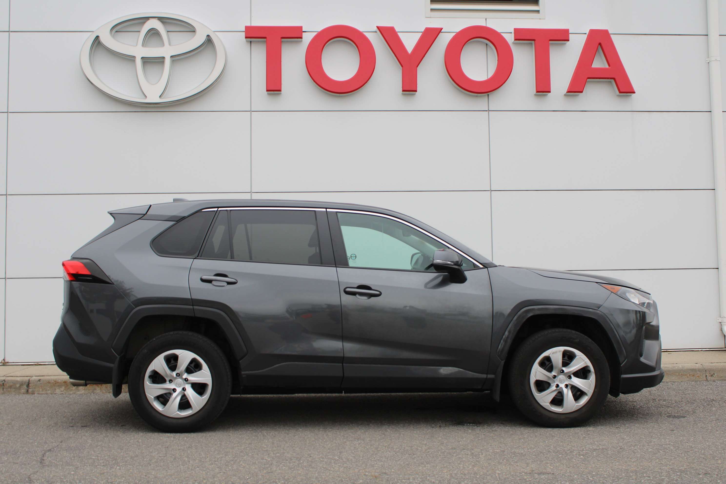 2023 Toyota RAV4 LE — снимка 1