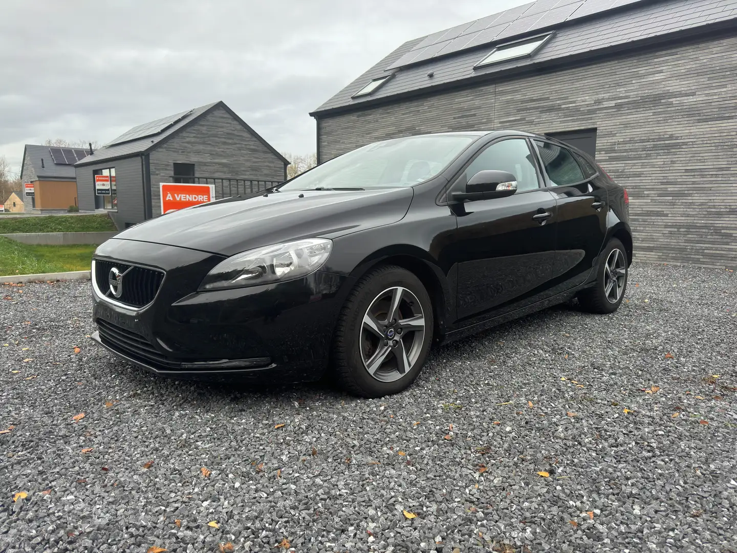 Volvo V40 V40 2.0 T2 GARANTIE 12 MOIS Noir - 1