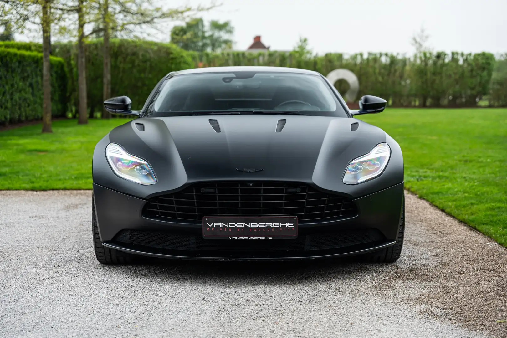 Aston Martin DB11 5.2 V12 COUPE/CAMERA/LEATHER/FULL SERV. HISTORY Noir - 2