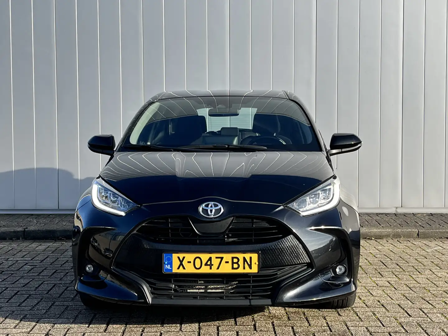 Toyota Yaris 1.5 VVT-i Dynamic NL auto BTW Auto Carplay Airco A Noir - 2