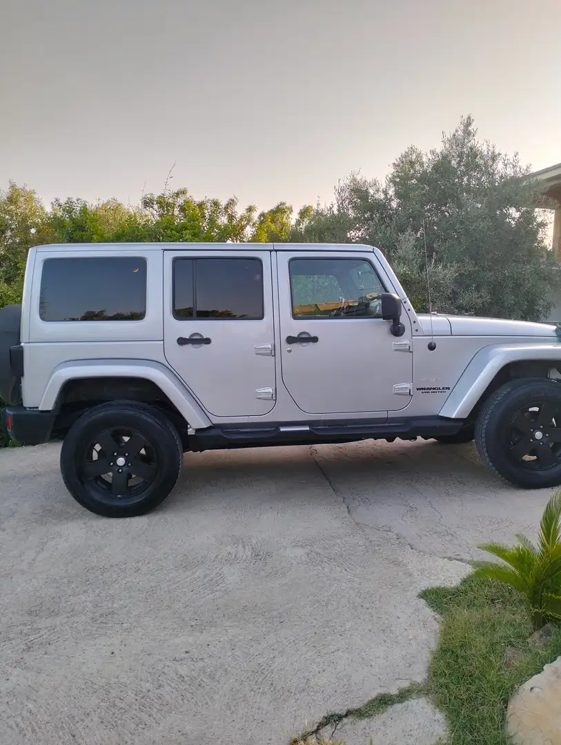 Jeep Wrangler Wrangler III 2011 Unlimited crd Sahara auto Stříbrná - 1