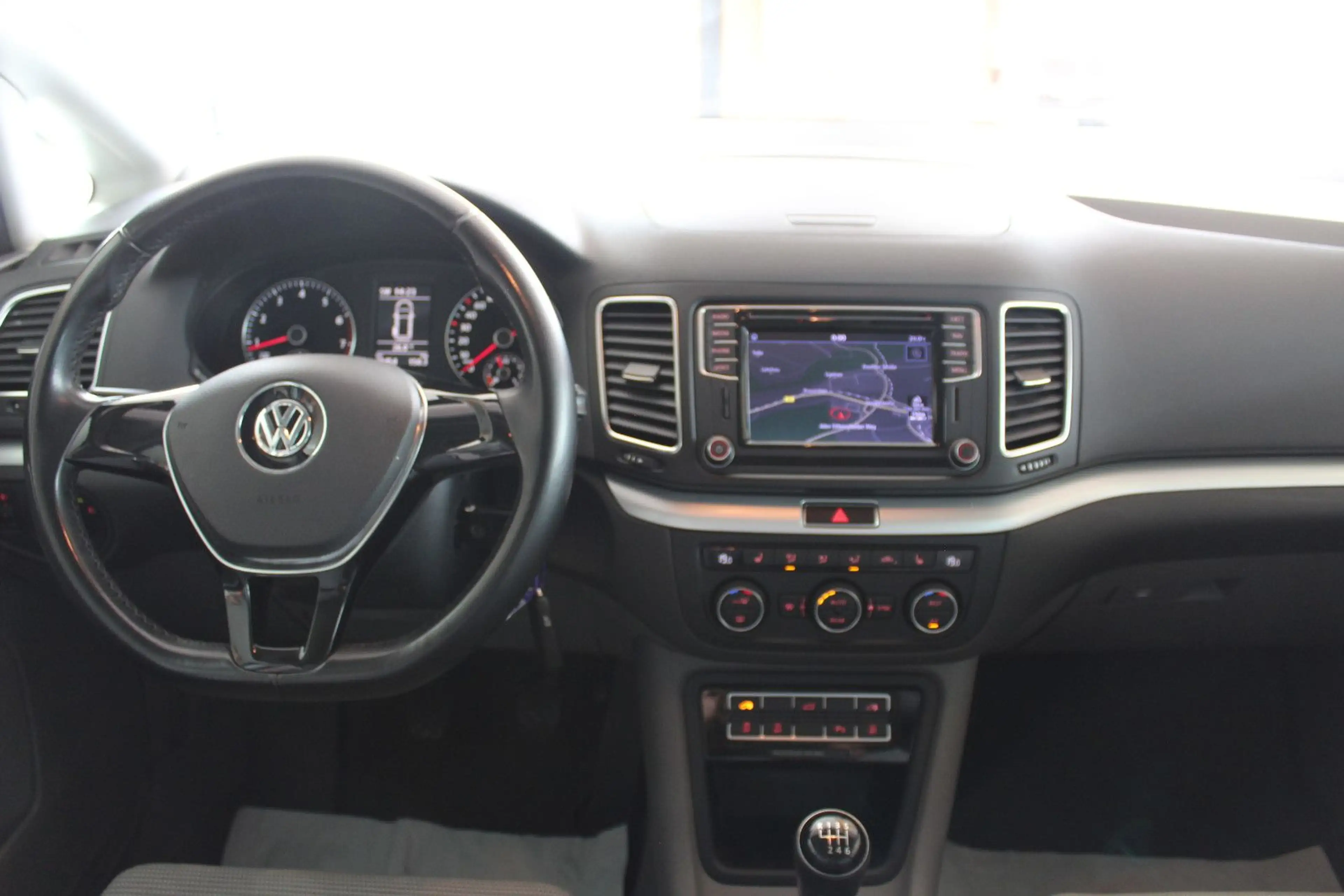 Volkswagen Sharan 1.4 TSI Comfortline*NAVI*7.SiTZER*KAMERA* — photo 9