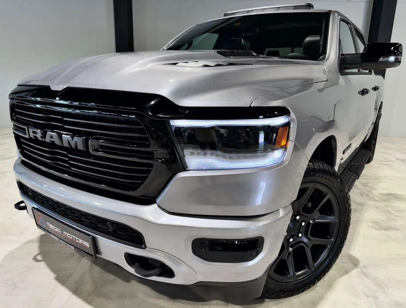 Dodge RAM 5.7i V8 401CV 05/2024  20.000KM  LARAMiE Grigio - 1