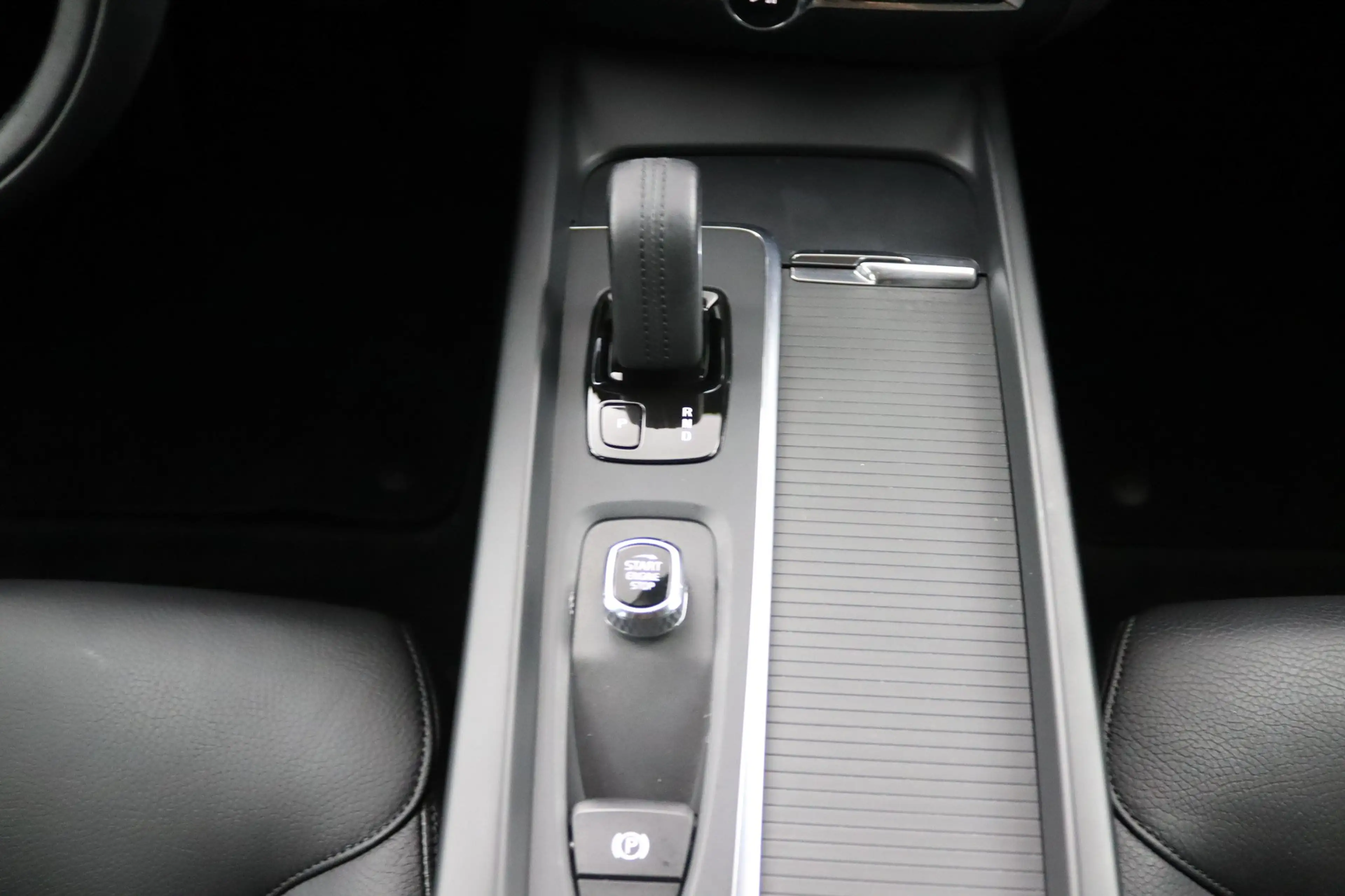 Volvo V60 2.0 B3 Advantage | Leder | Camera | Stoel/ Stuurve — photo 44