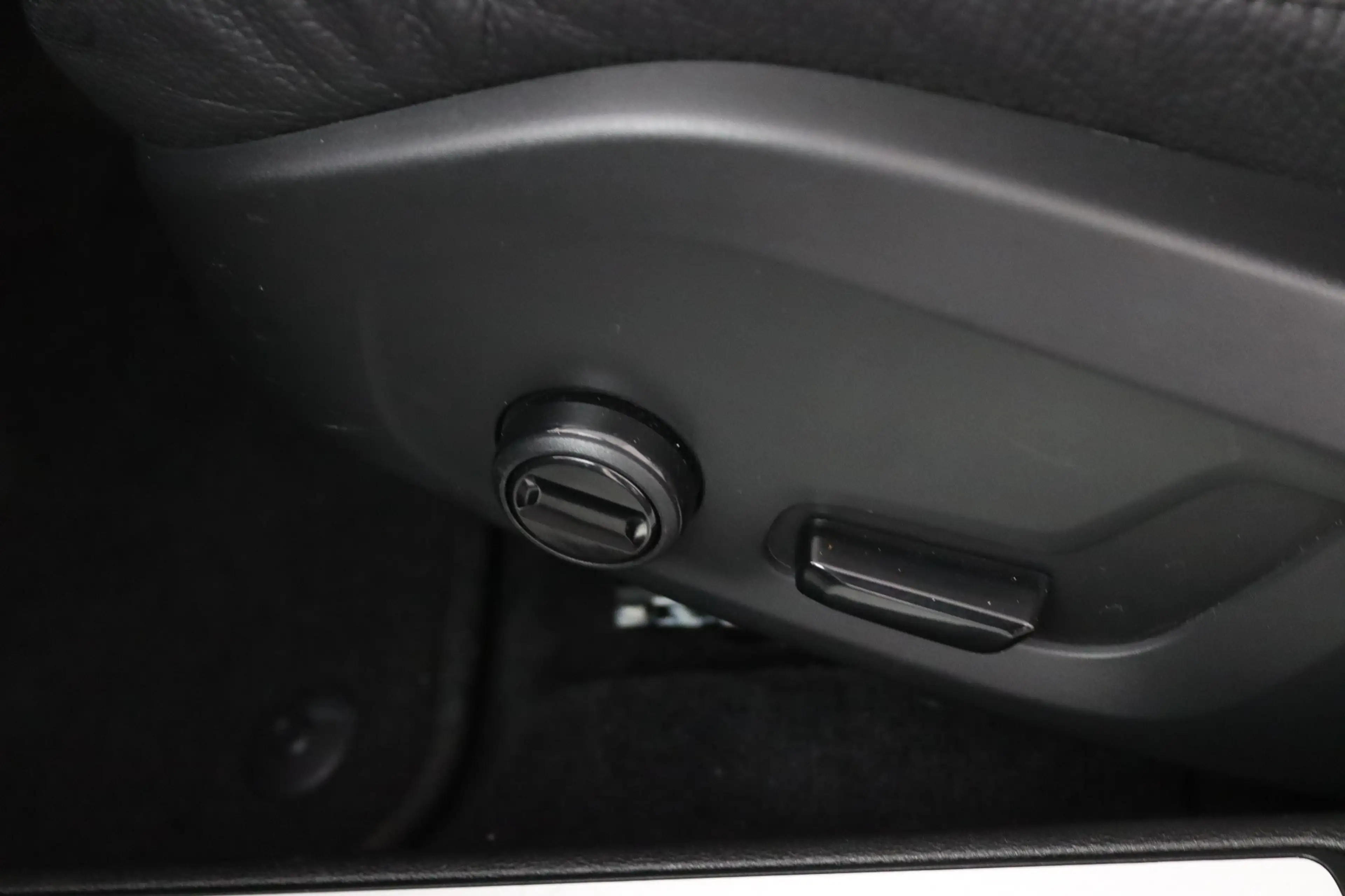 Volvo V60 2.0 B3 Advantage | Leder | Camera | Stoel/ Stuurve — photo 39