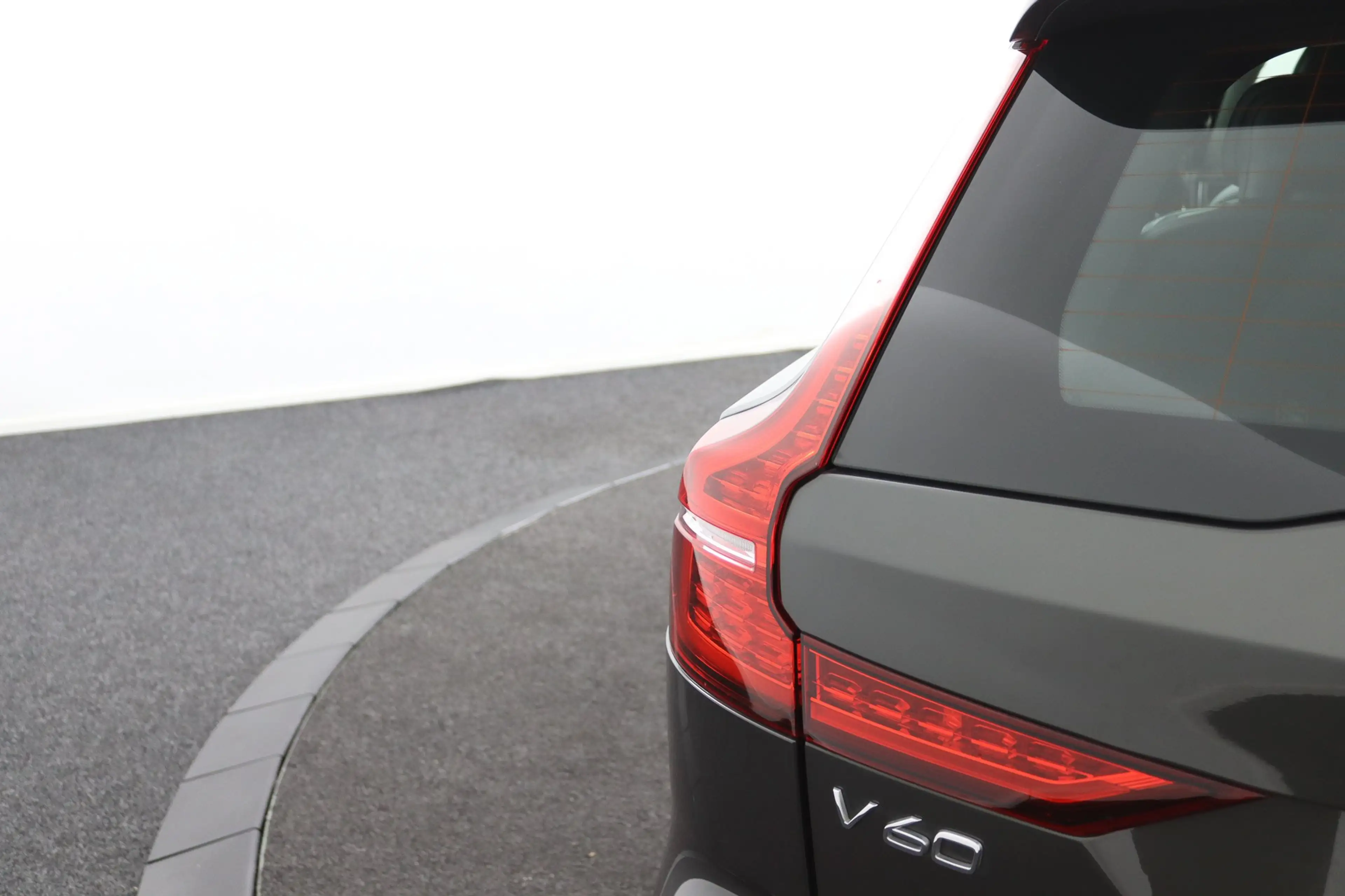 Volvo V60 2.0 B3 Advantage | Leder | Camera | Stoel/ Stuurve — photo 38