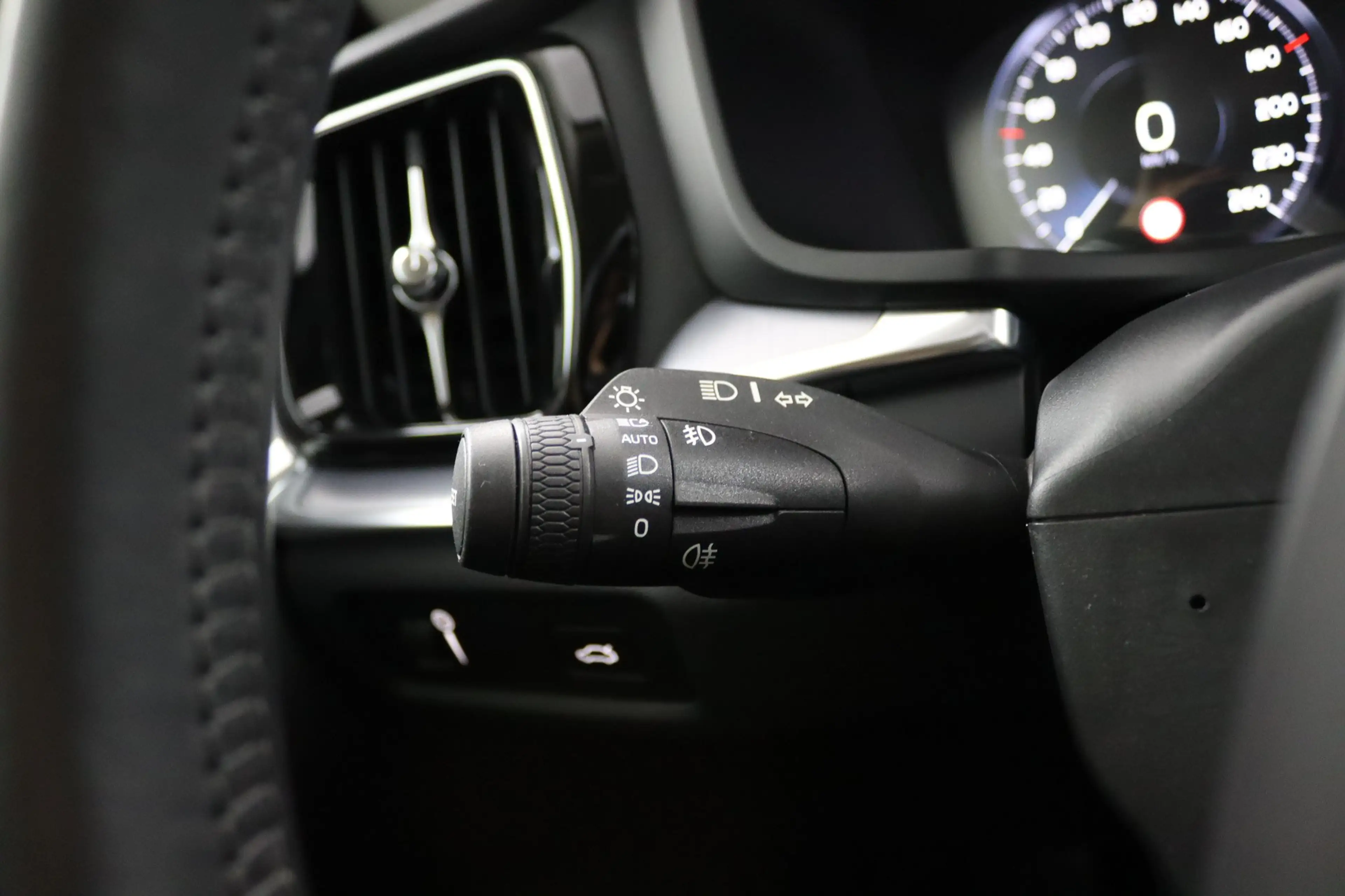 Volvo V60 2.0 B3 Advantage | Leder | Camera | Stoel/ Stuurve — photo 30