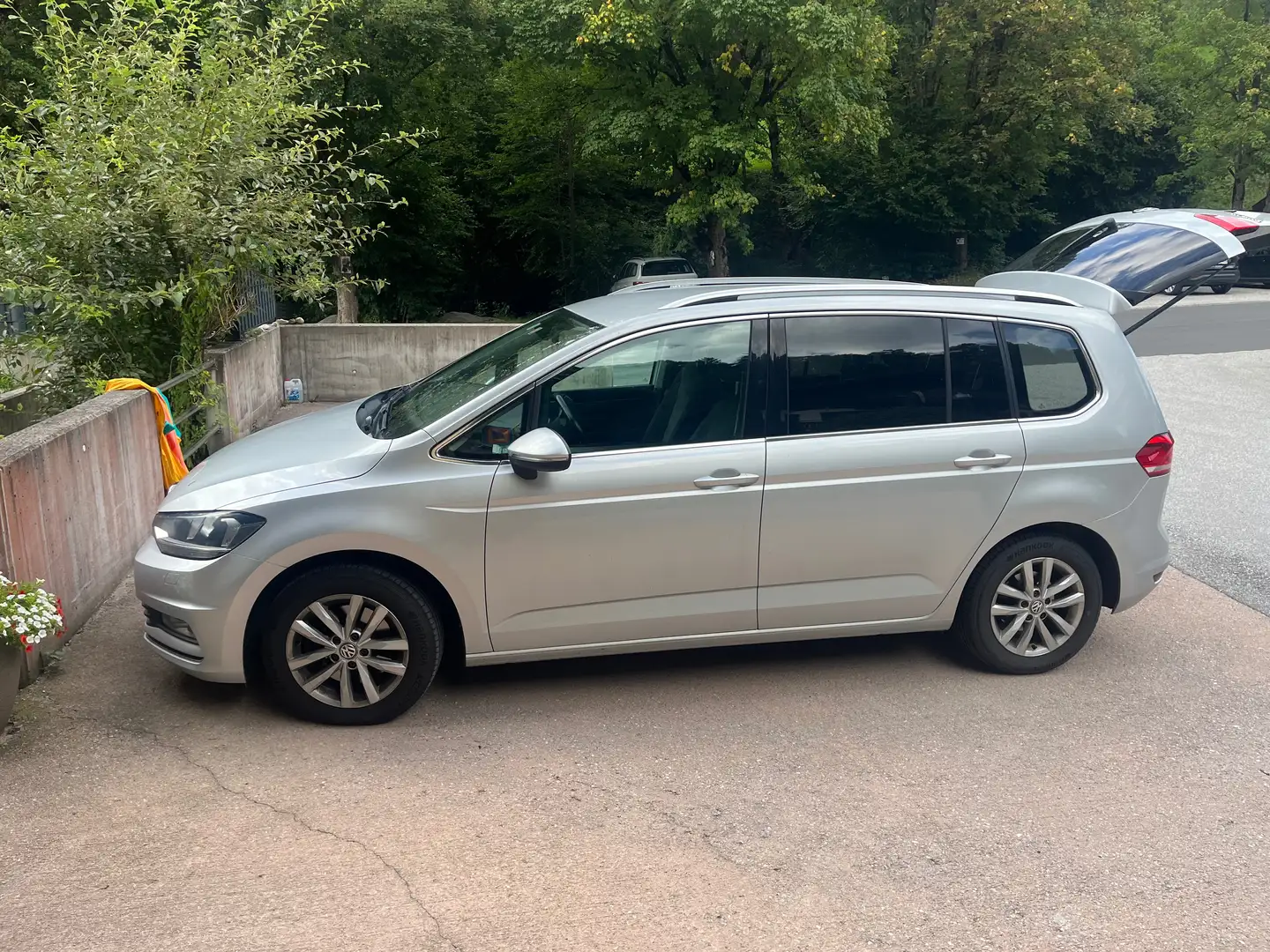 Volkswagen Touran Touran Highline 2,0 SCR TDI Highline Silber - 1