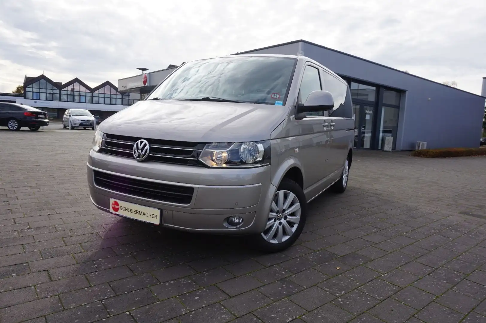 Volkswagen T5 Multivan Team Navi AHK Beige - 1