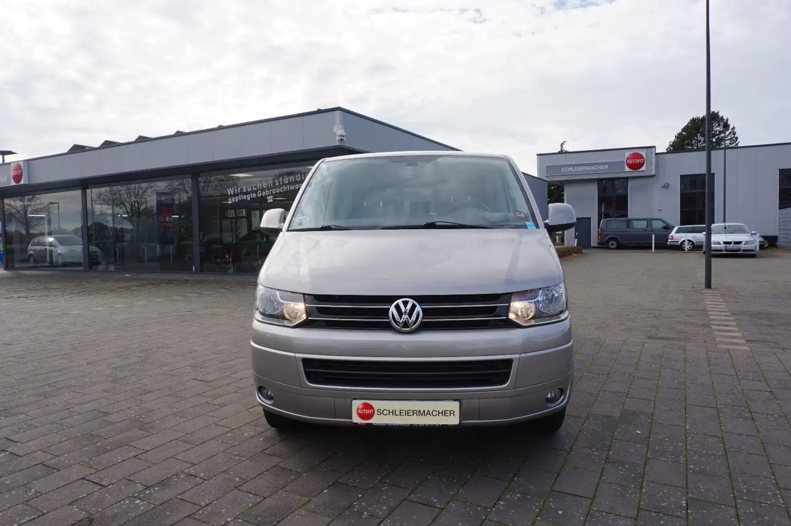 Volkswagen T5 Multivan Team Navi AHK Beige - 2