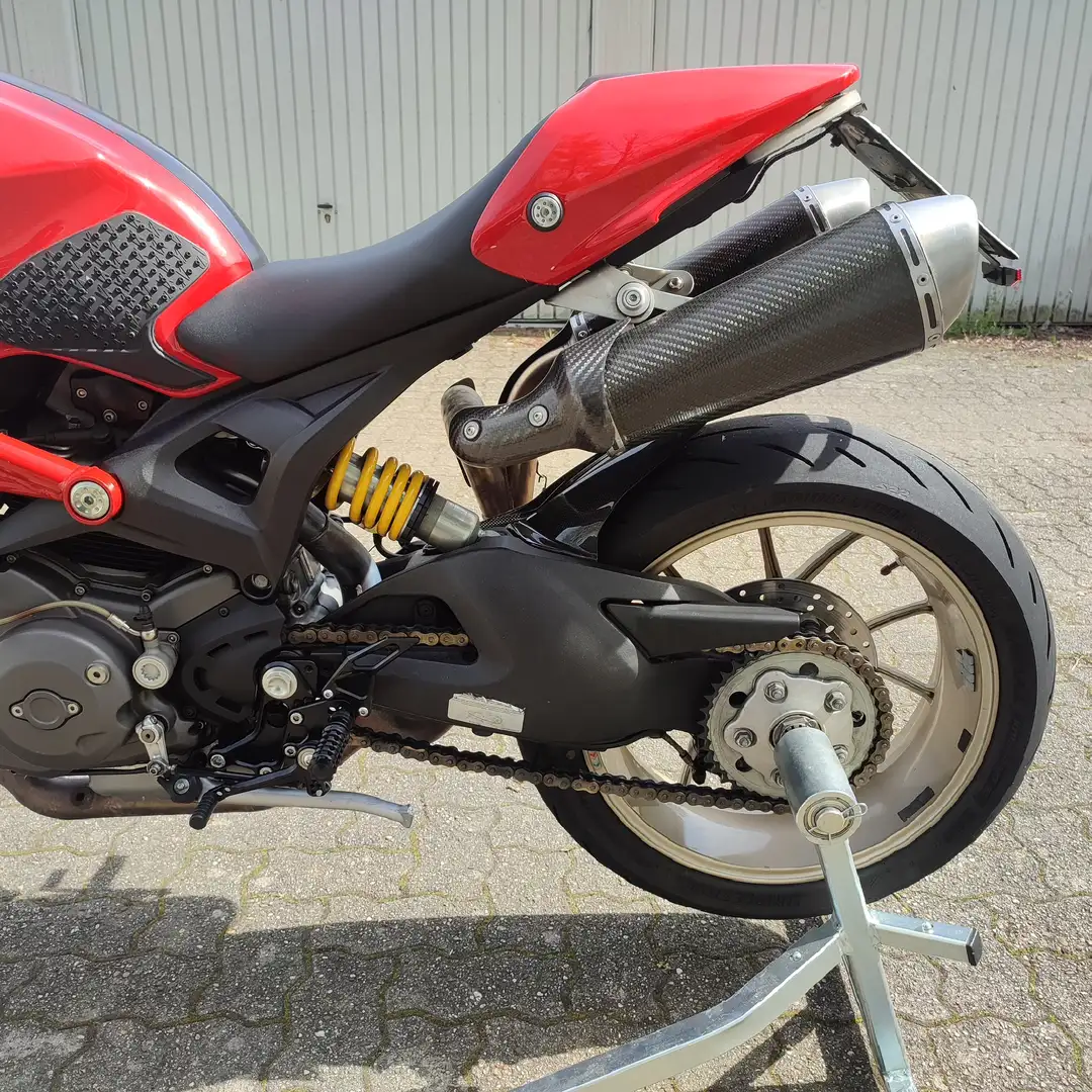 Ducati Monster 1100 crvena - 2