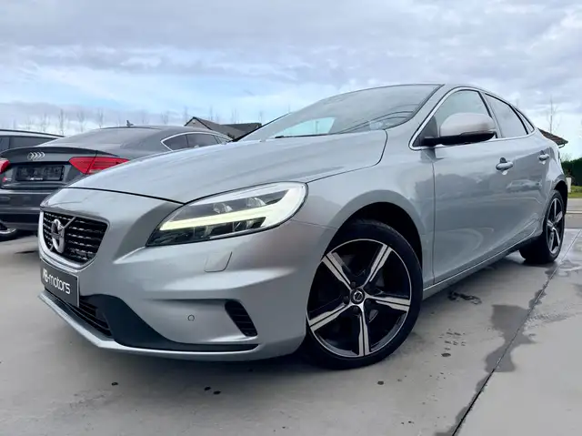 Volvo V40 2.0 D2 *R-Design*FULL LED*PANO*CUIR*NAVI*GARANTIE*