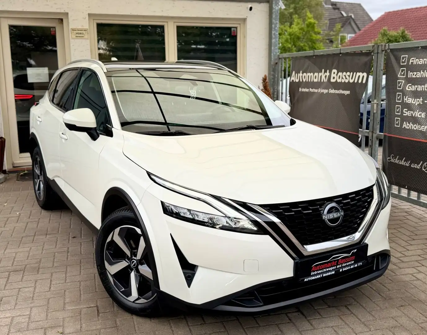 Nissan Qashqai Visia LED Navi 360 Kam Panorama Weiß - 1