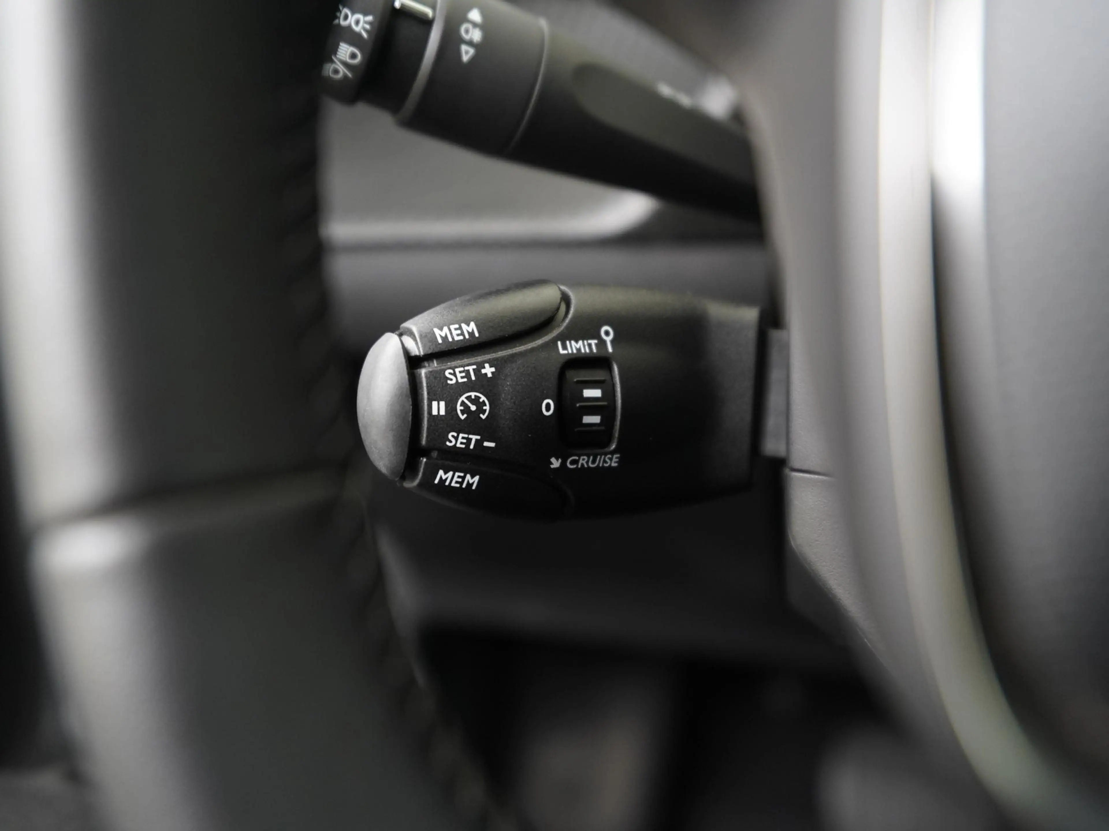 Peugeot e-2008 EV Allure 54 kWh | SOH 96% | 3 Fase | Zondag Open! — photo 11