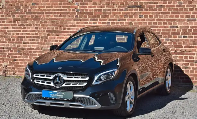 Mercedes-Benz GLA 180 LED NAVI TEMPOMAT 8xALU PDC AHK KLIMA