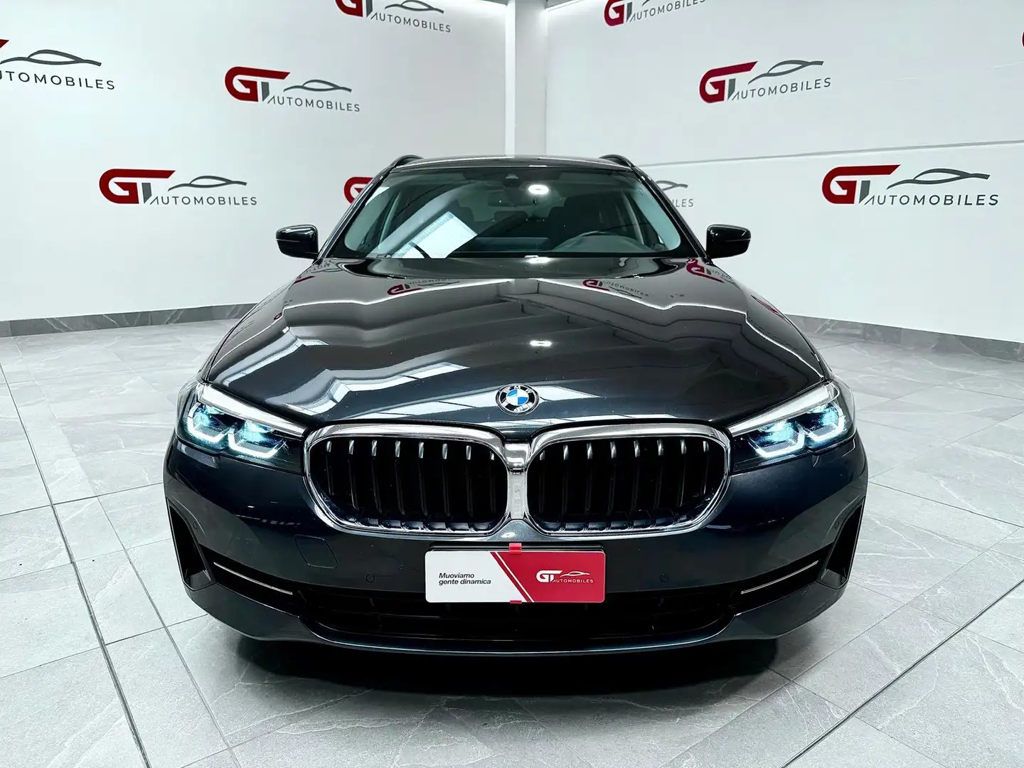 BMW 520 Serie 5 G31Touring 520d Touring mhev Business auto Grigio - 2