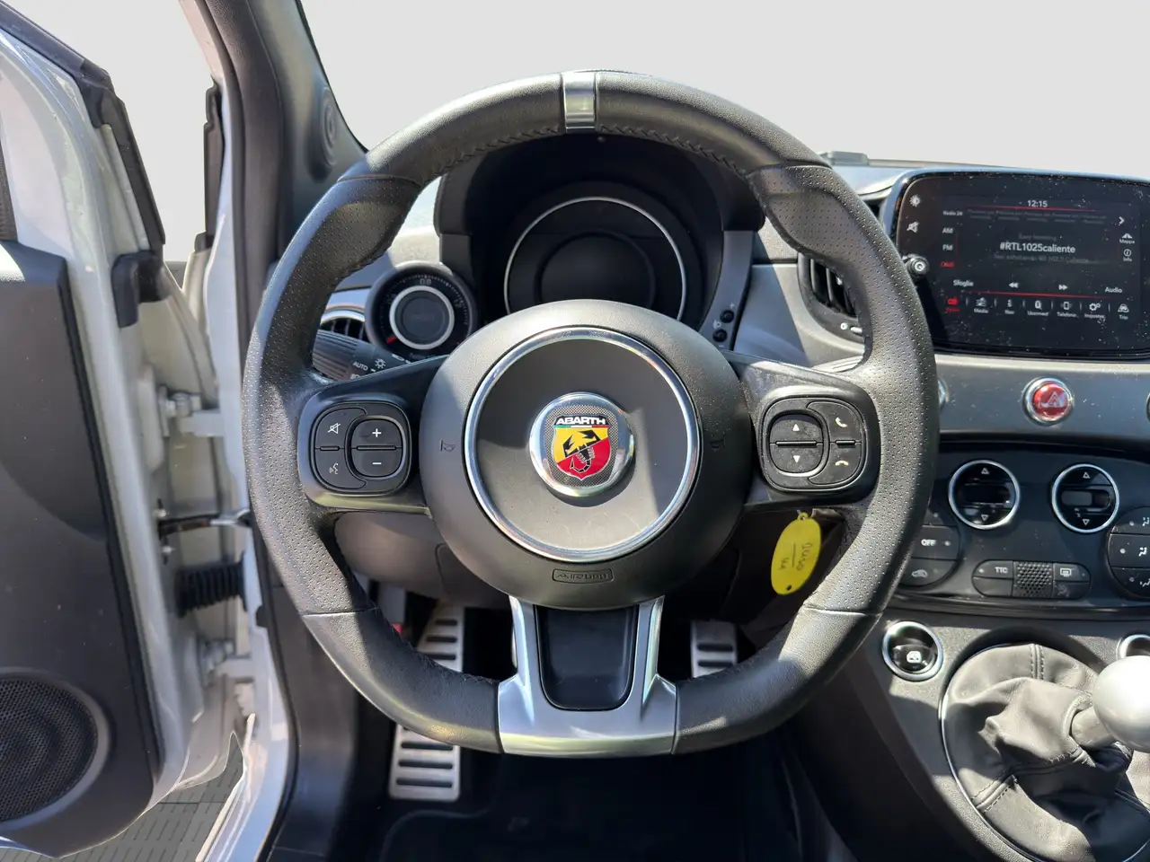Abarth 595 2022 — фото 11