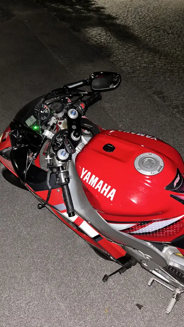 Yamaha YZF-R1 - 2