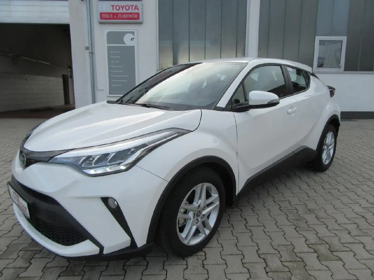 Toyota C-HR Hybrid Flow Weiß - 1