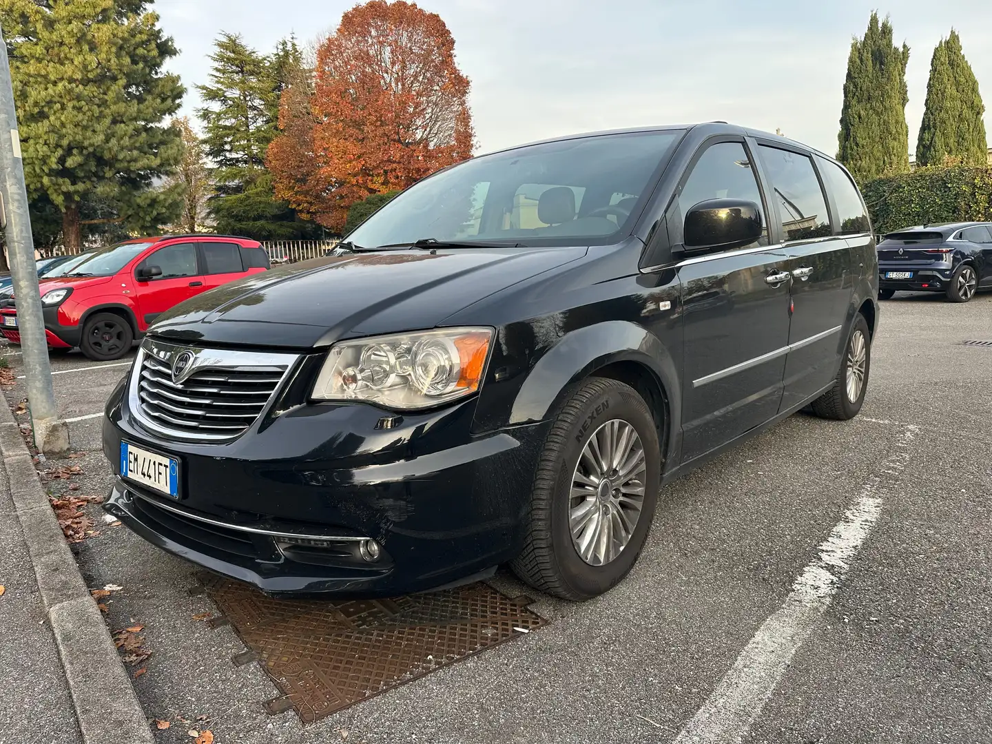 Lancia Voyager Voyager V 2.8L Platinum 163cv auto Grigio - 1